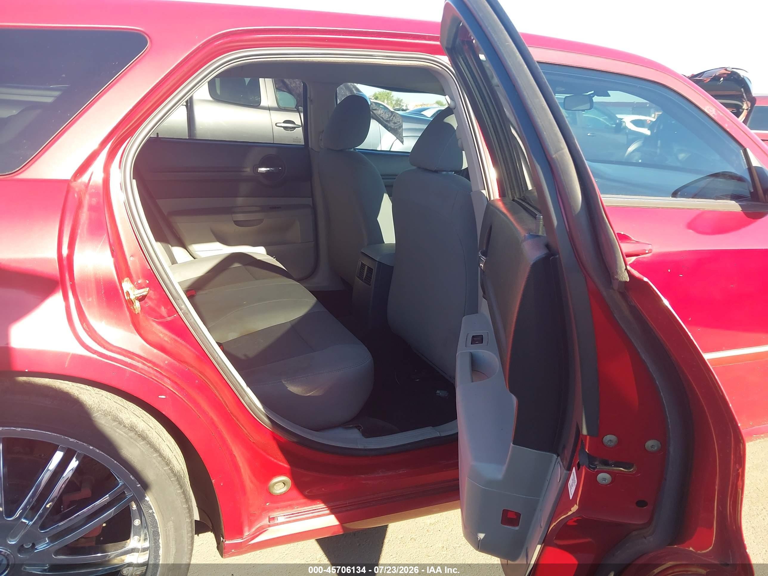 2006 Dodge Magnum   Red vin: 2D4FV47V36H443660