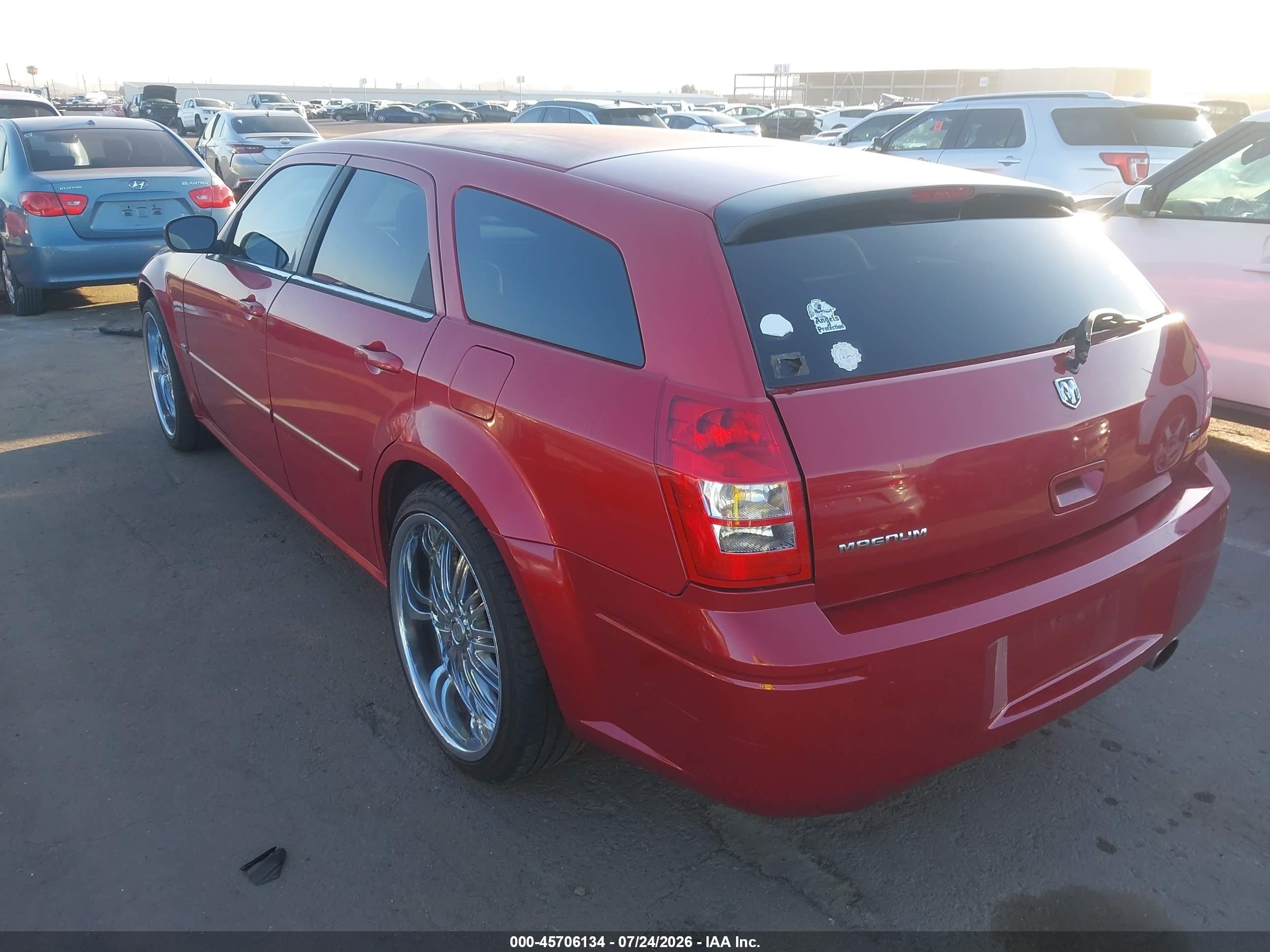 2006 Dodge Magnum   Red vin: 2D4FV47V36H443660