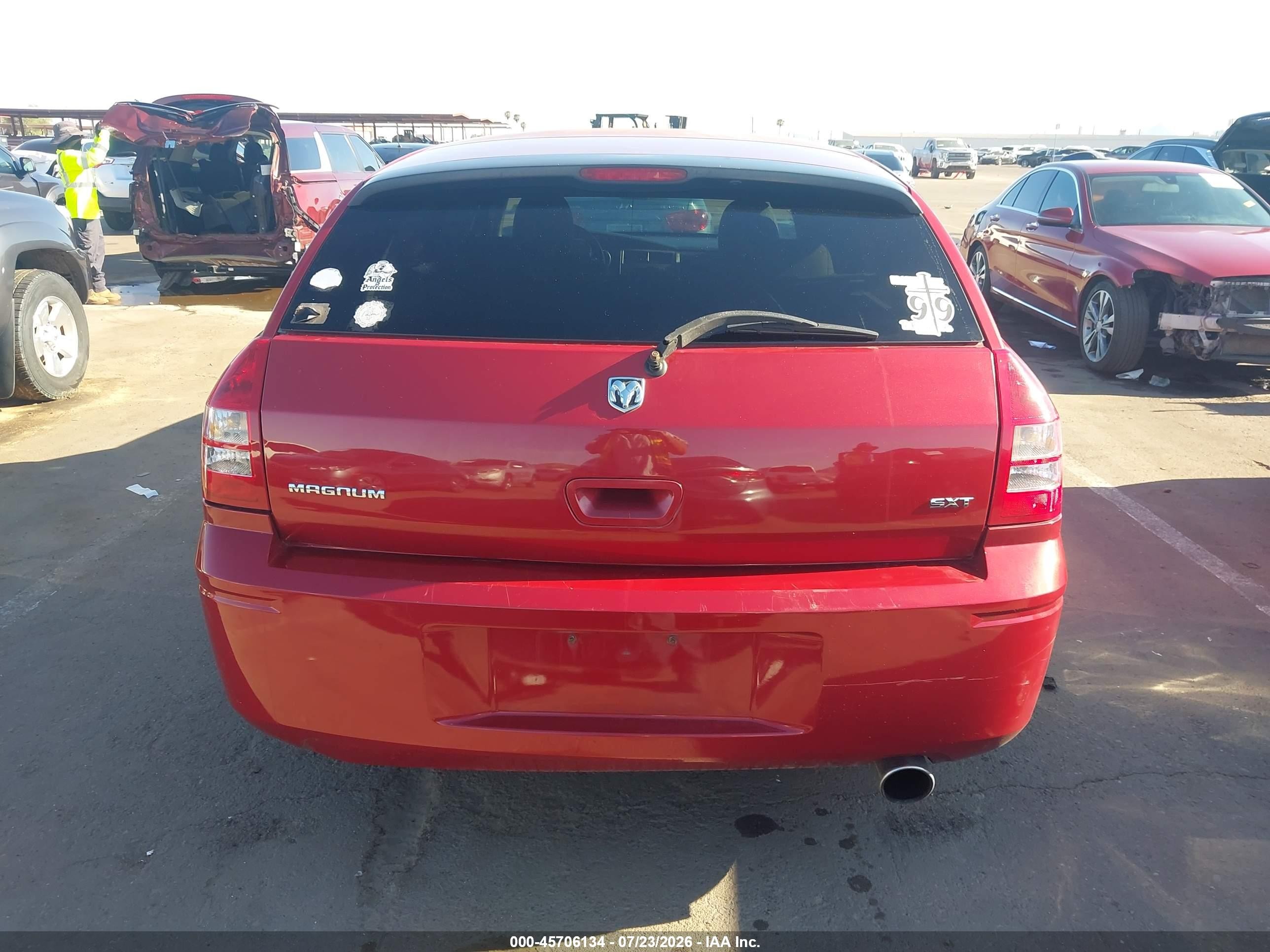 2006 Dodge Magnum   Red vin: 2D4FV47V36H443660