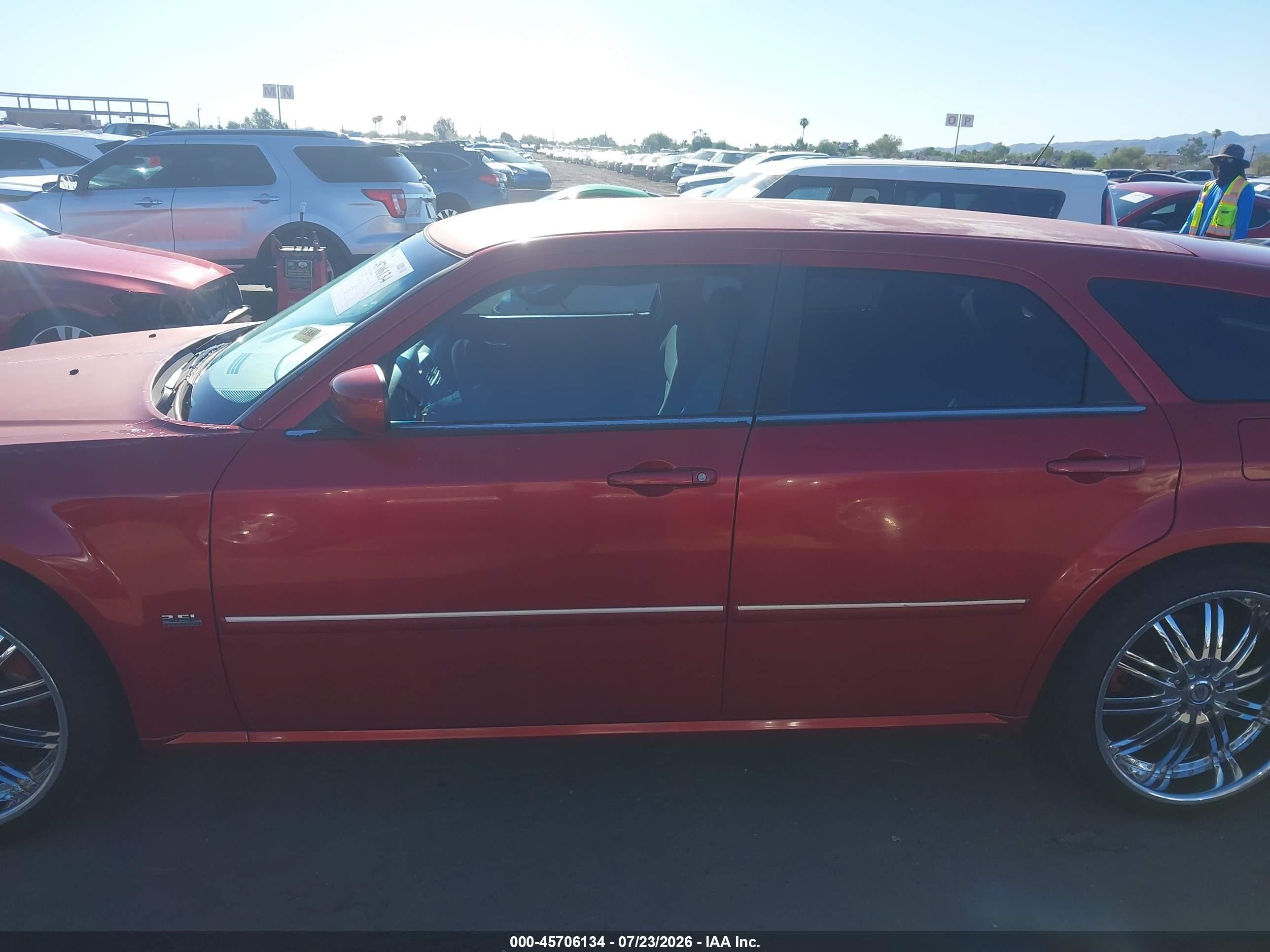 2006 Dodge Magnum   Red vin: 2D4FV47V36H443660
