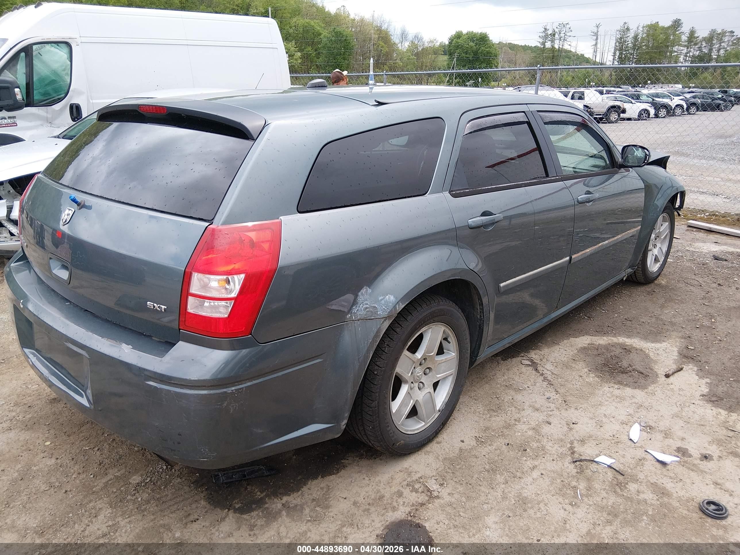 2006 Dodge Magnum   Green vin: 2D4FV47V56H193340
