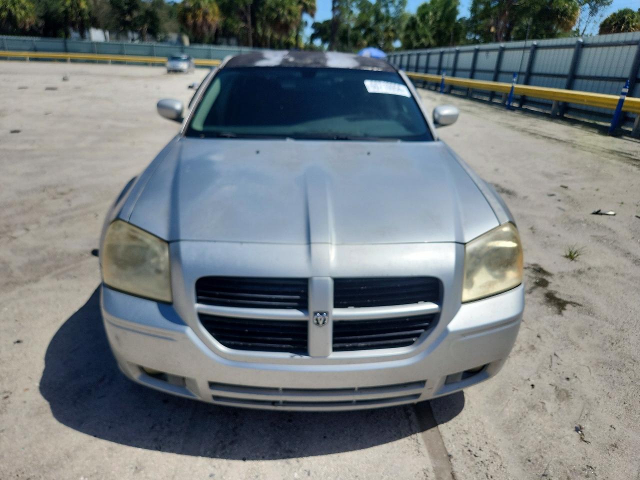 2007 Dodge Magnum Sxt Silver vin: 2D4FV47V77H654250