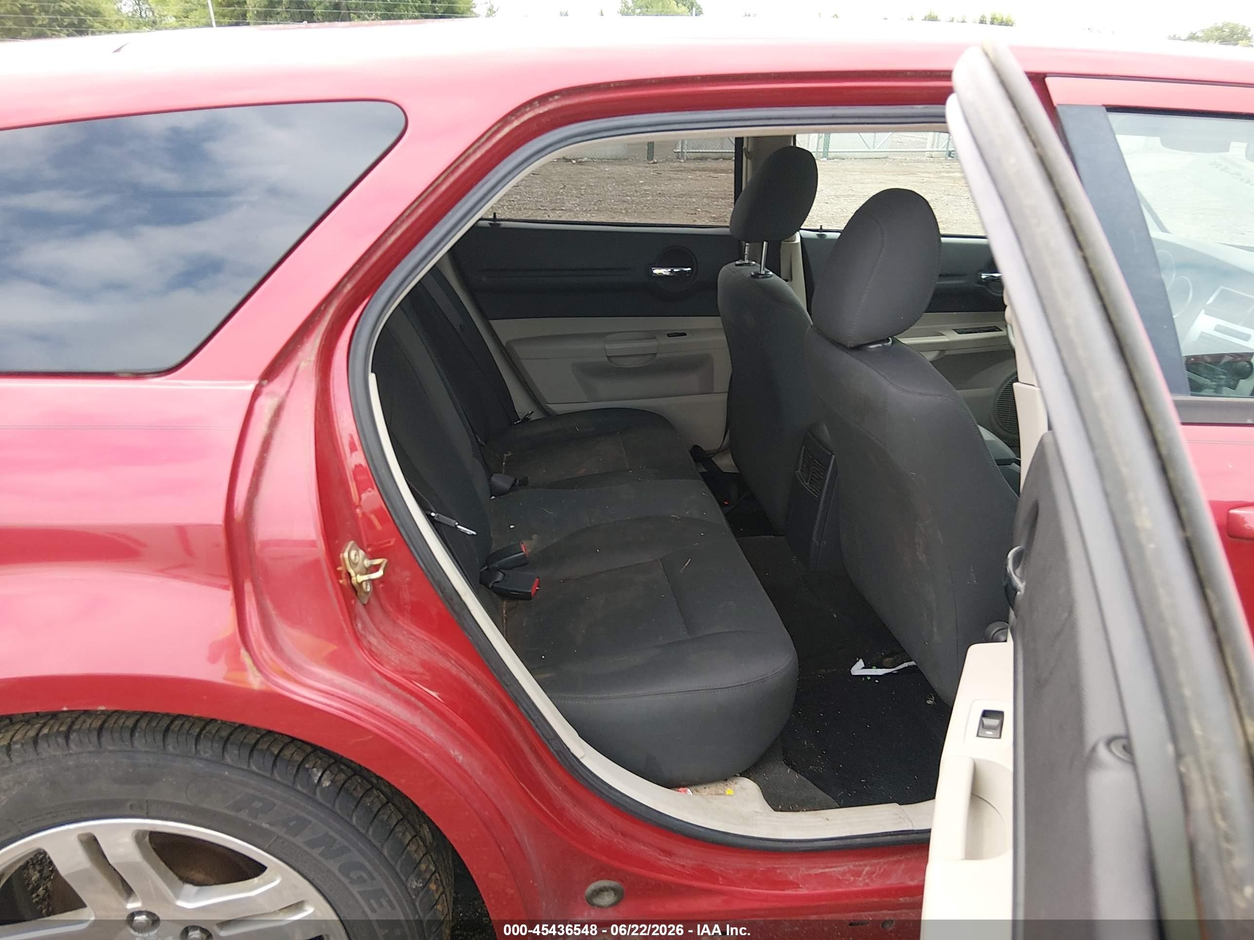 2006 Dodge Magnum   Red vin: 2D4FV47V86H204573
