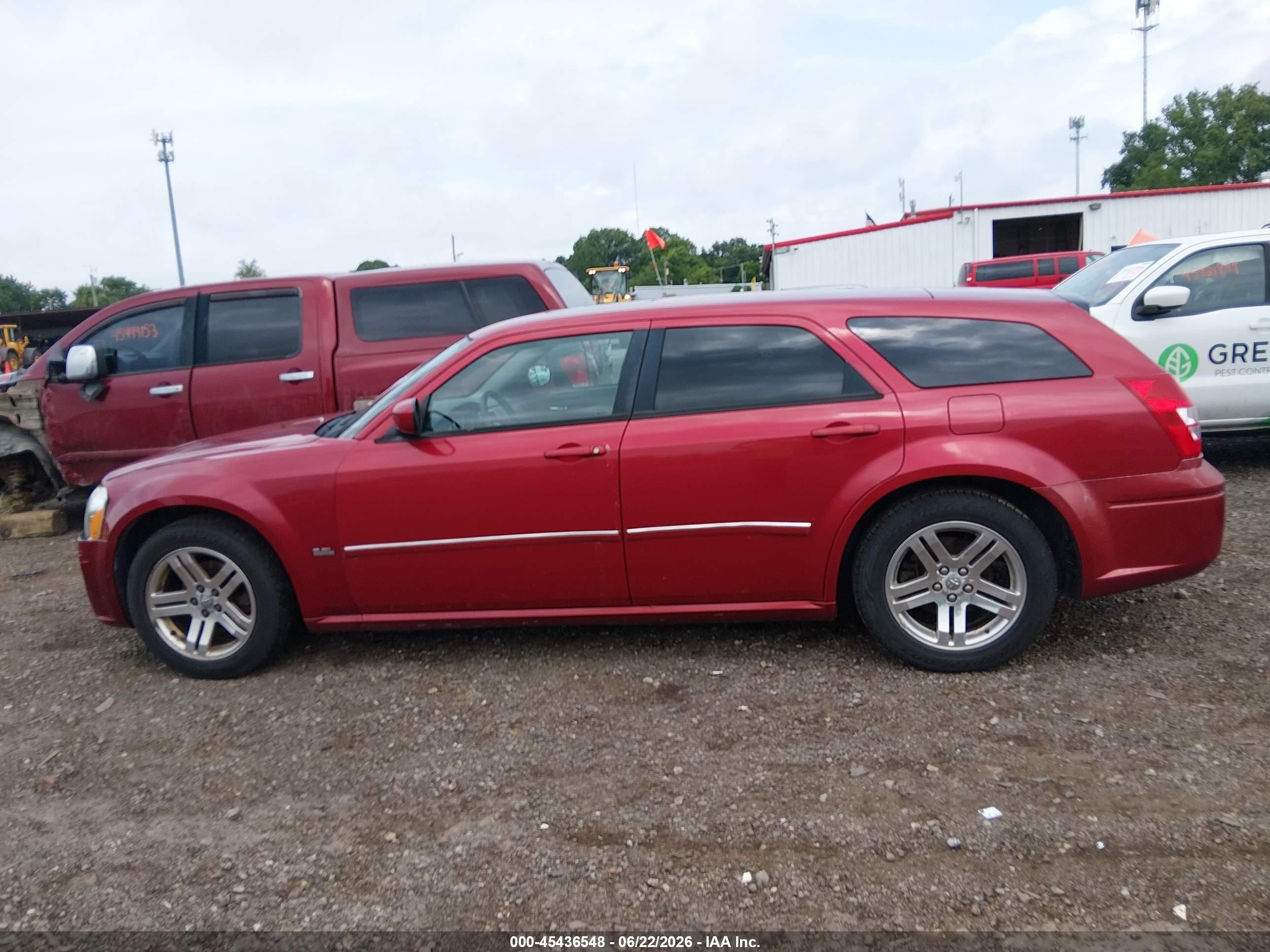 2006 Dodge Magnum   Red vin: 2D4FV47V86H204573