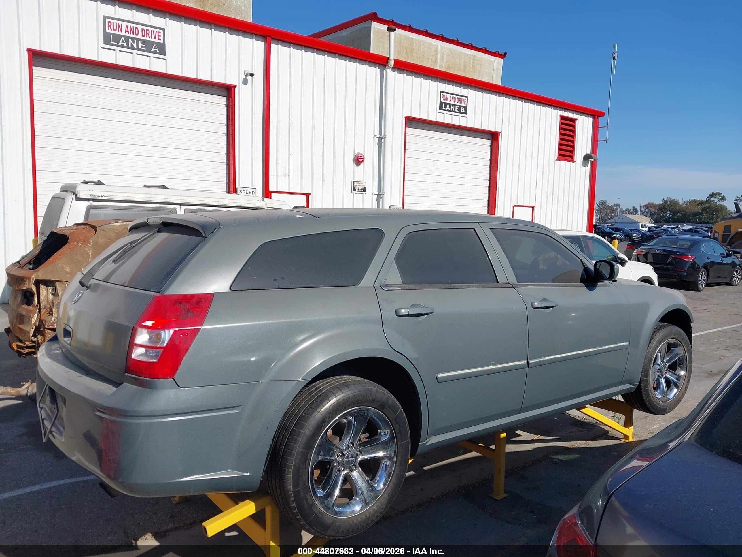 2007 Dodge Magnum   Gray vin: 2D4FV47V87H793500