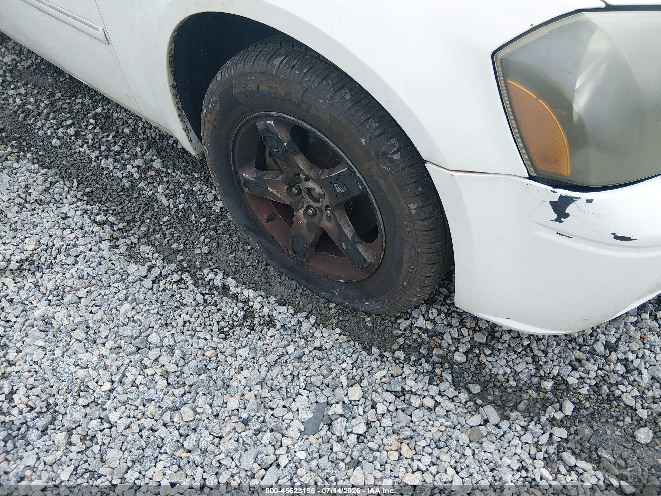 2007 Dodge Magnum   White vin: 2D4FV47V87H894083
