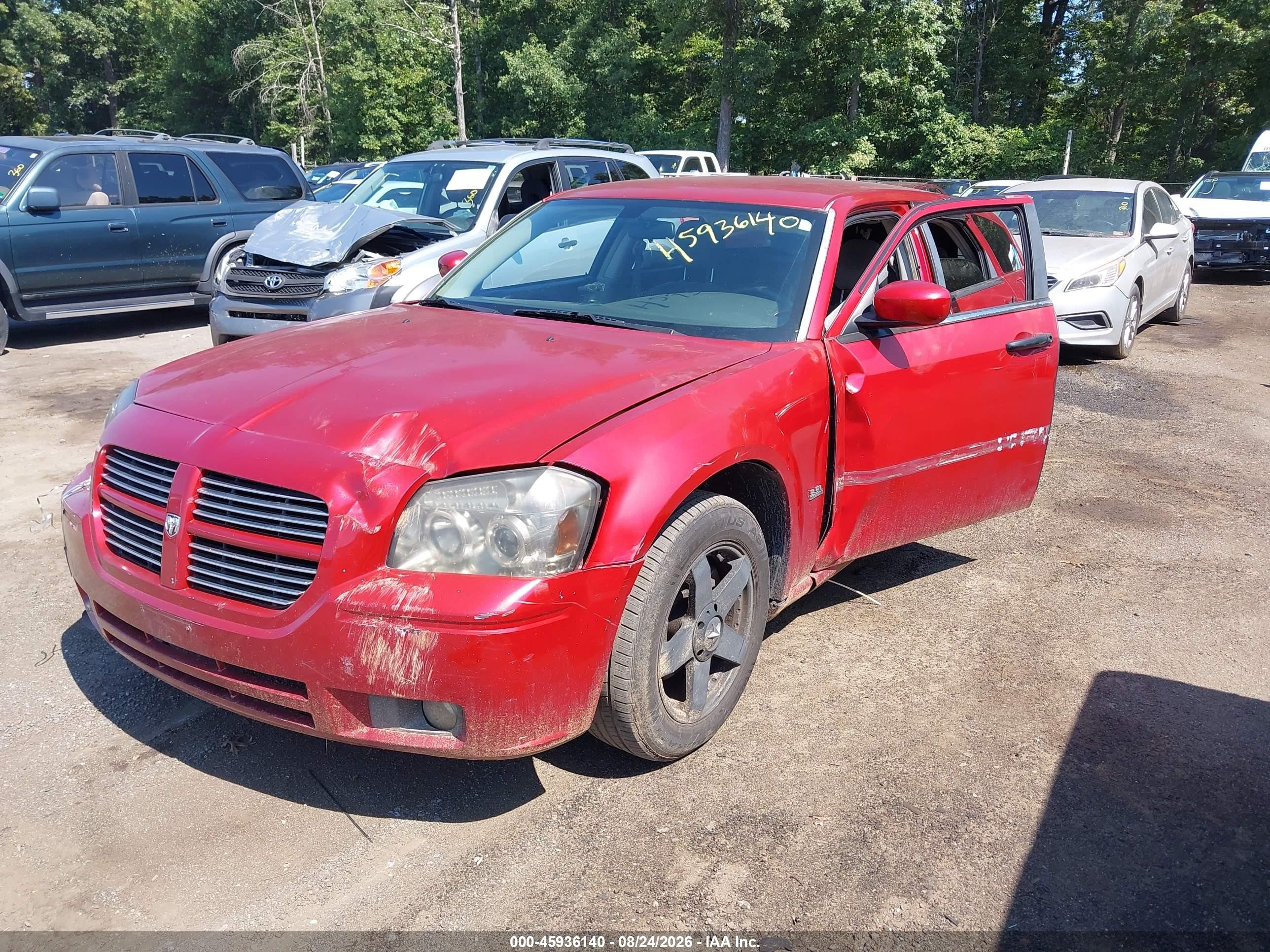 2007 Dodge Magnum Red vin: 2D4FV47V97H666531