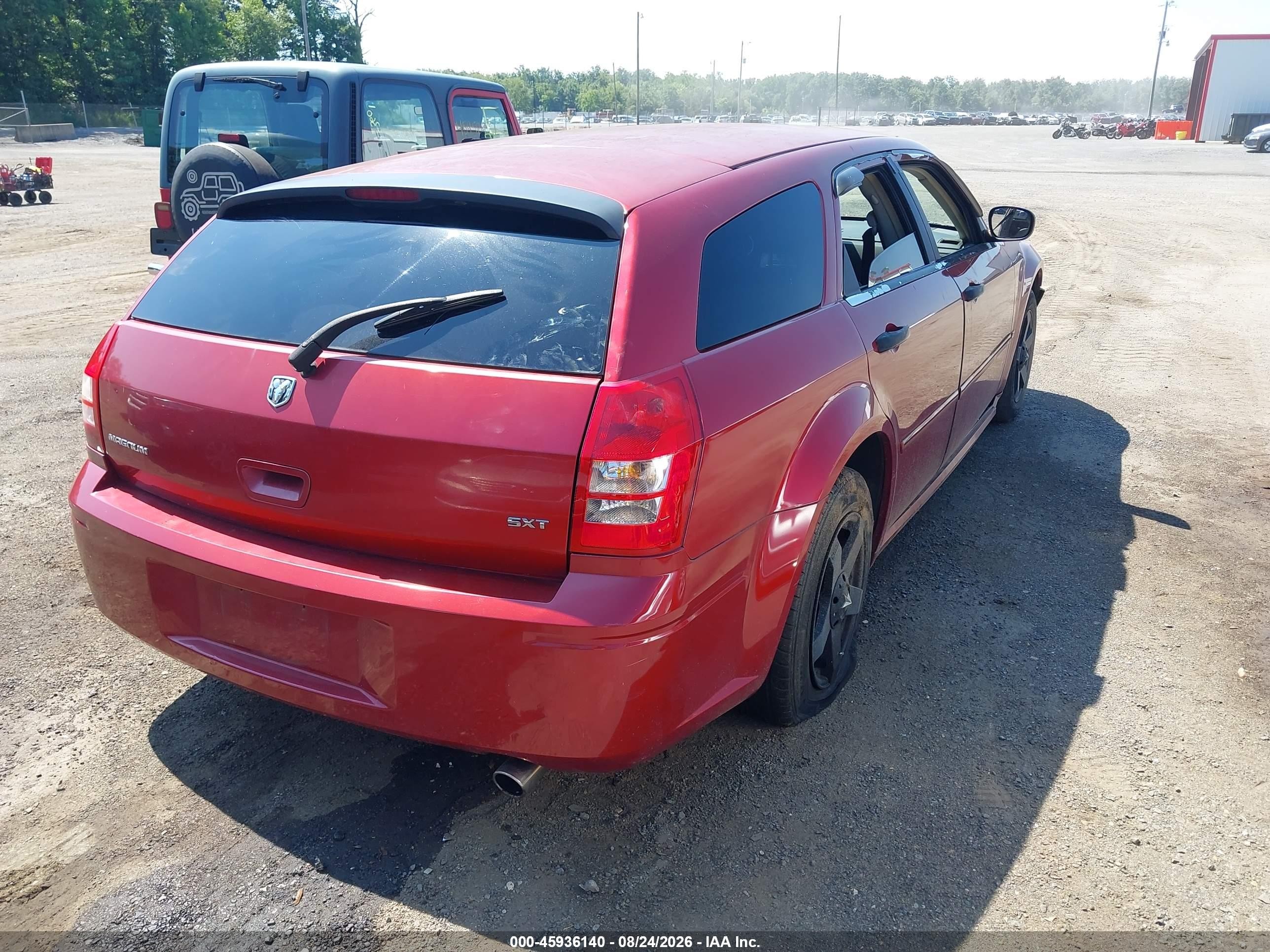 2007 Dodge Magnum Red vin: 2D4FV47V97H666531