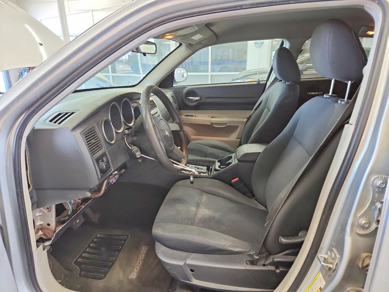 2007 Dodge Magnum Silver vin: 2D4FV47VX7H720645