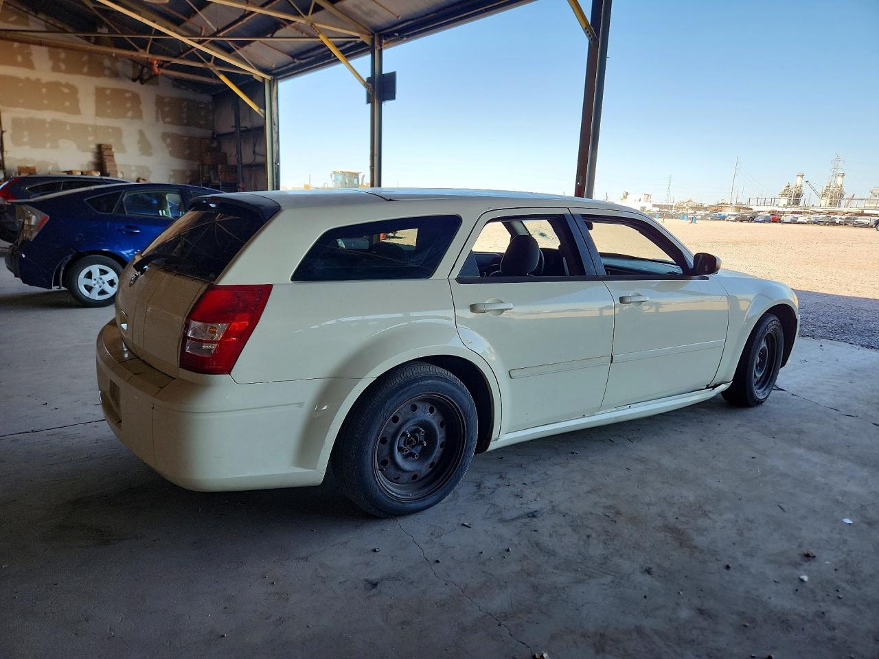 2005 Dodge Magnum Se Cream vin: 2D4FV48T45H598956