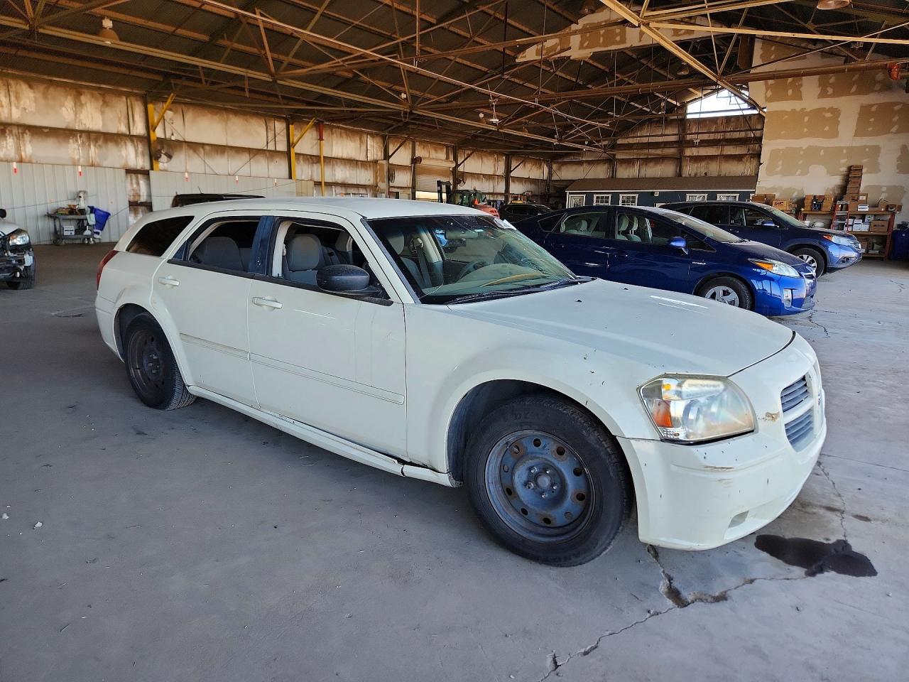 2005 Dodge Magnum Se Cream vin: 2D4FV48T45H598956