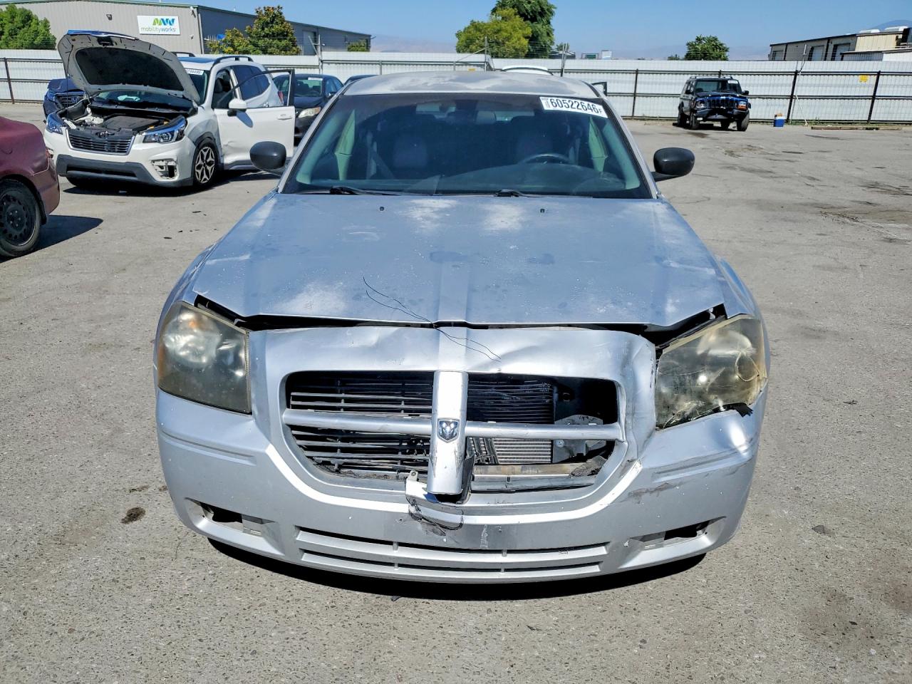 2005 Dodge Magnum Sxt Silver vin: 2D4FV48V35H158826
