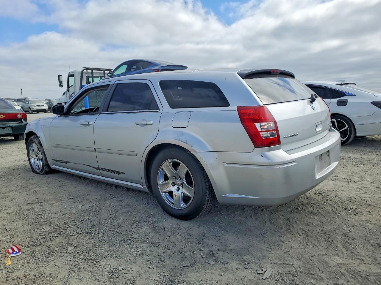 2005 Dodge Magnum Sxt Серебряный vin: 2D4FV48V55H123690
