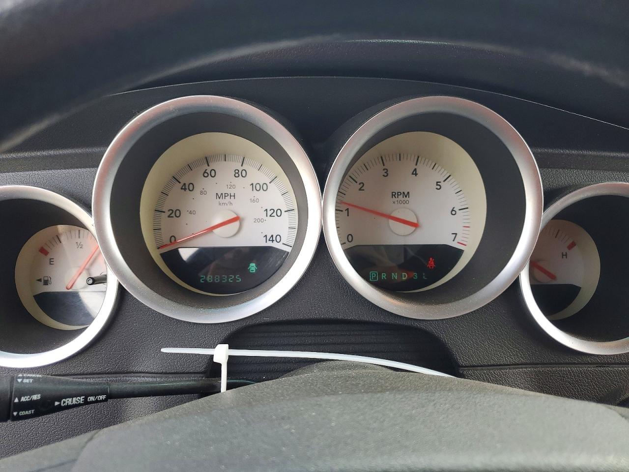 2005 Dodge Magnum Sxt Серебряный vin: 2D4FV48V55H123690