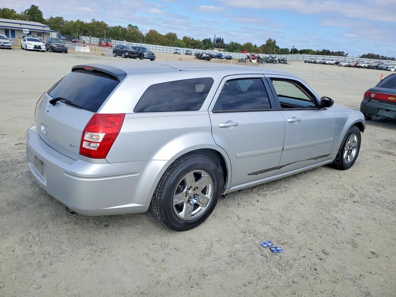 2005 Dodge Magnum Sxt Серебряный vin: 2D4FV48V55H123690