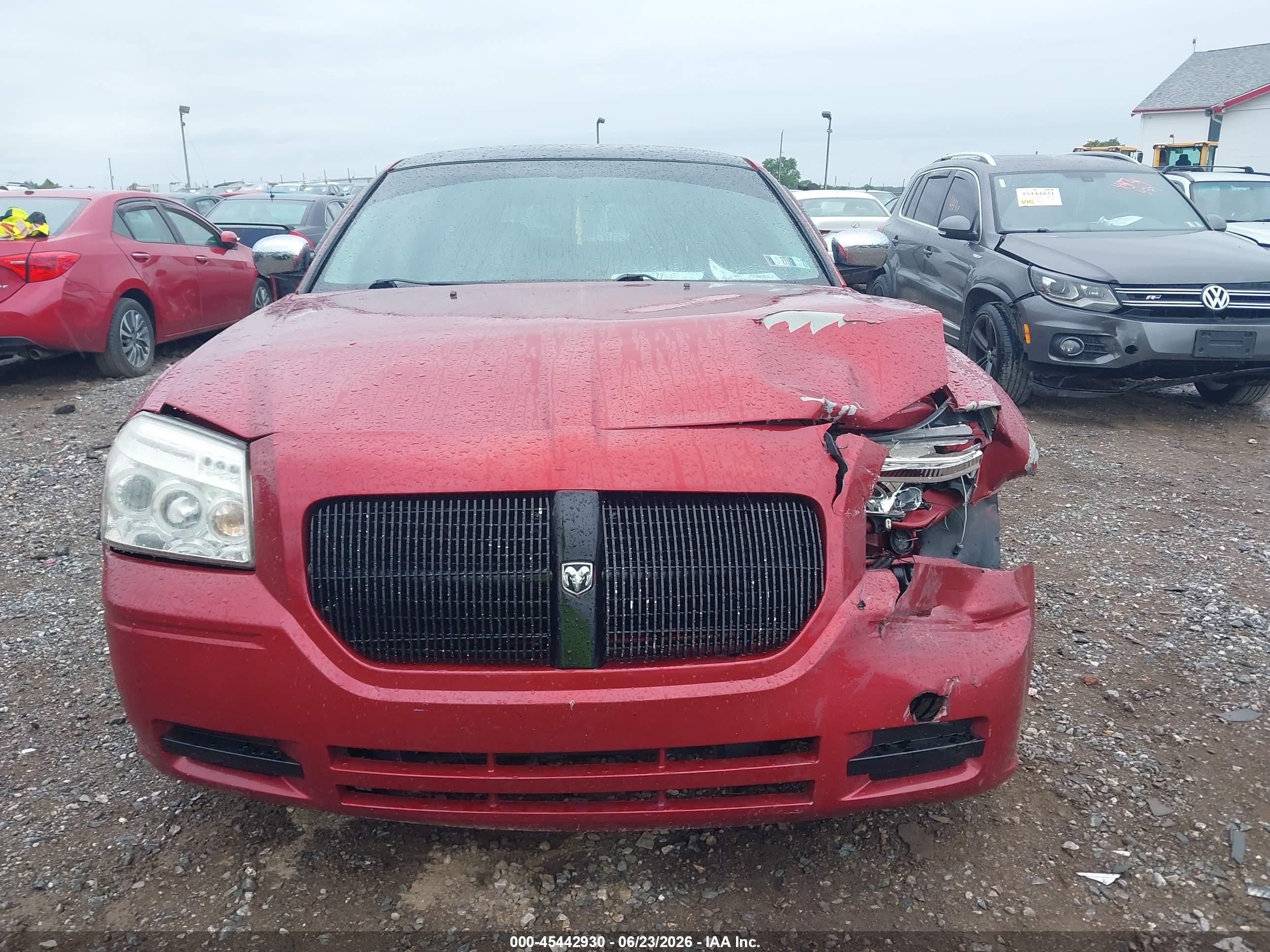 2005 Dodge Magnum Se Red vin: 2D4FV48V55H129327