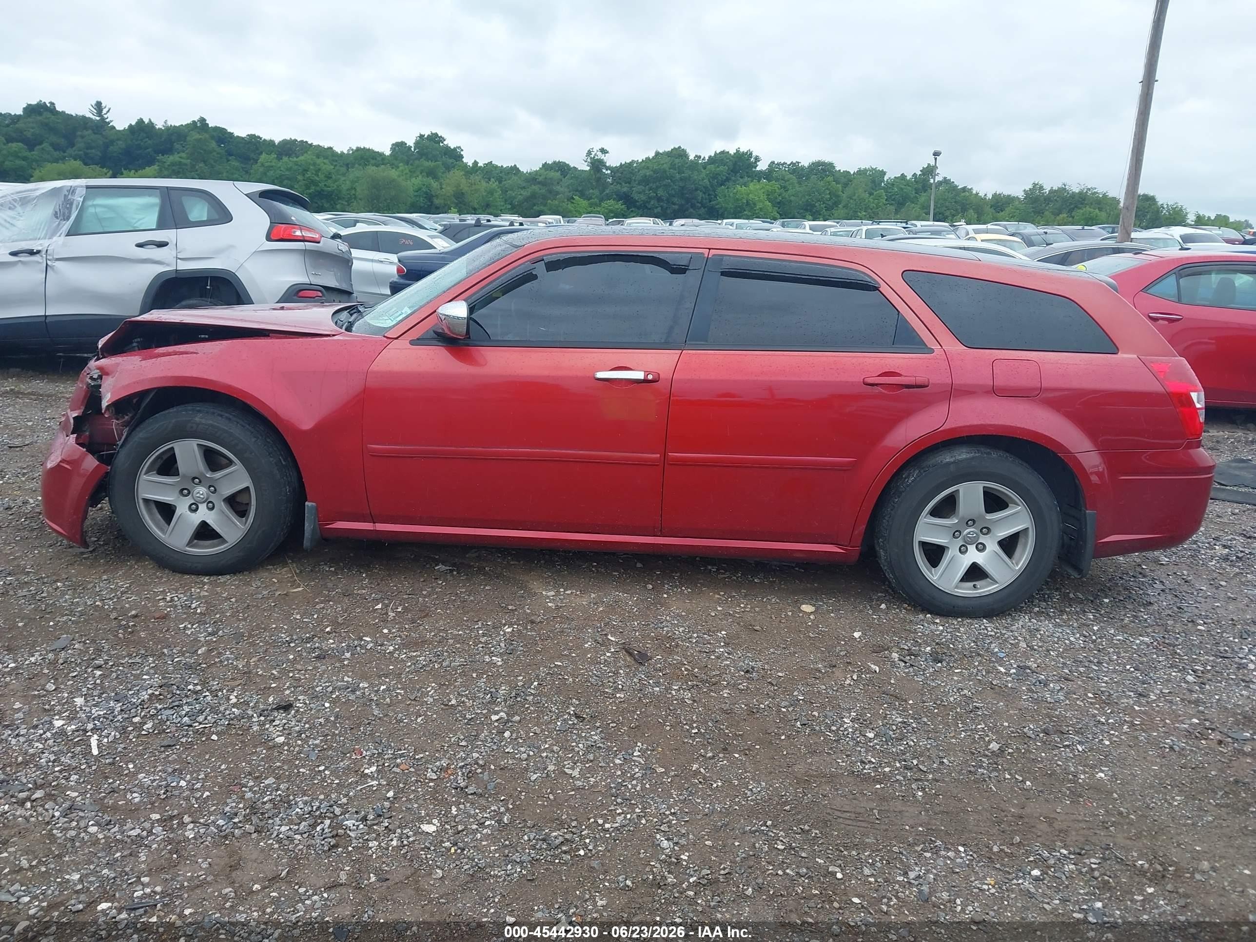 2005 Dodge Magnum Se Red vin: 2D4FV48V55H129327
