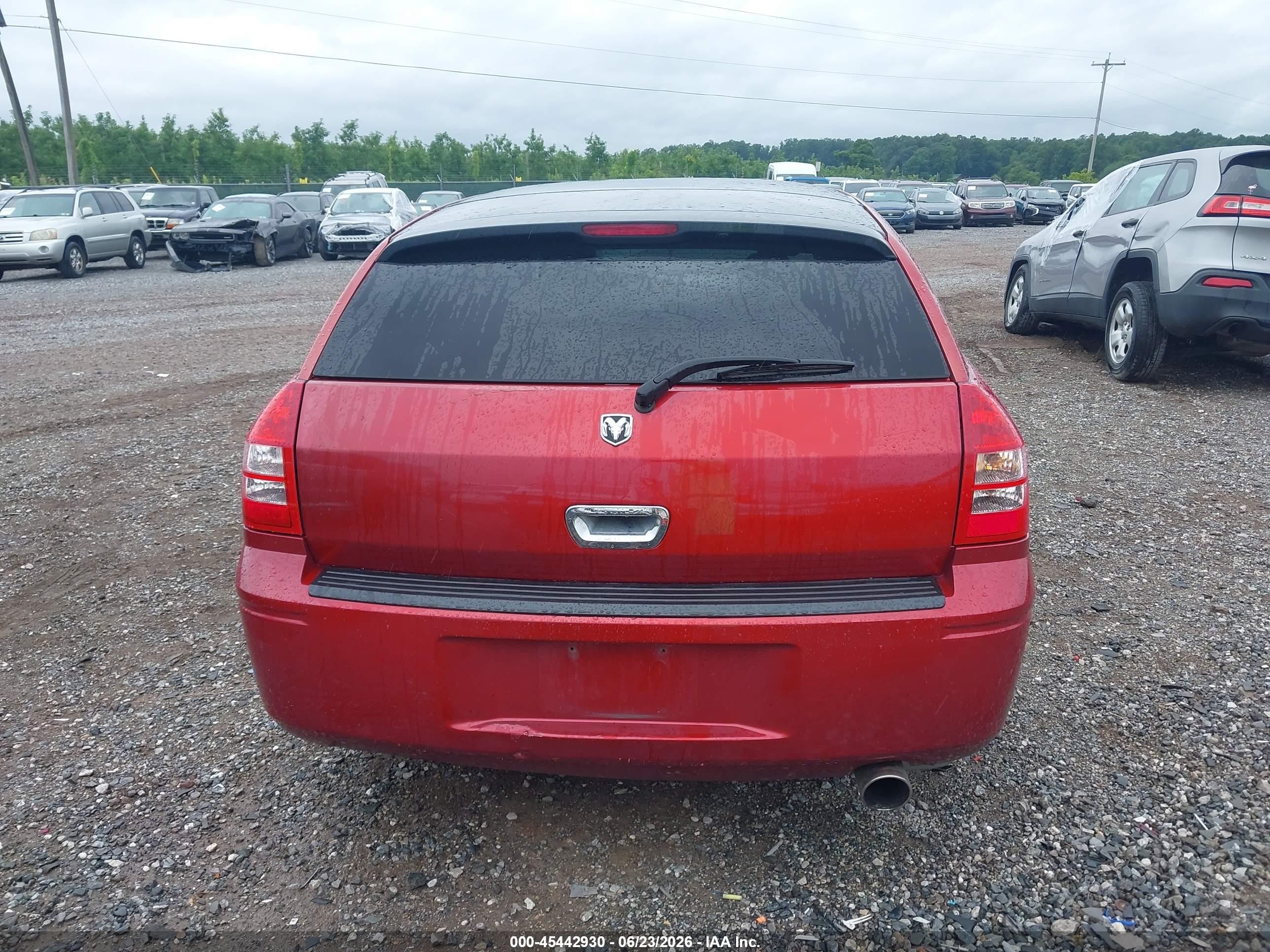 2005 Dodge Magnum Se Red vin: 2D4FV48V55H129327