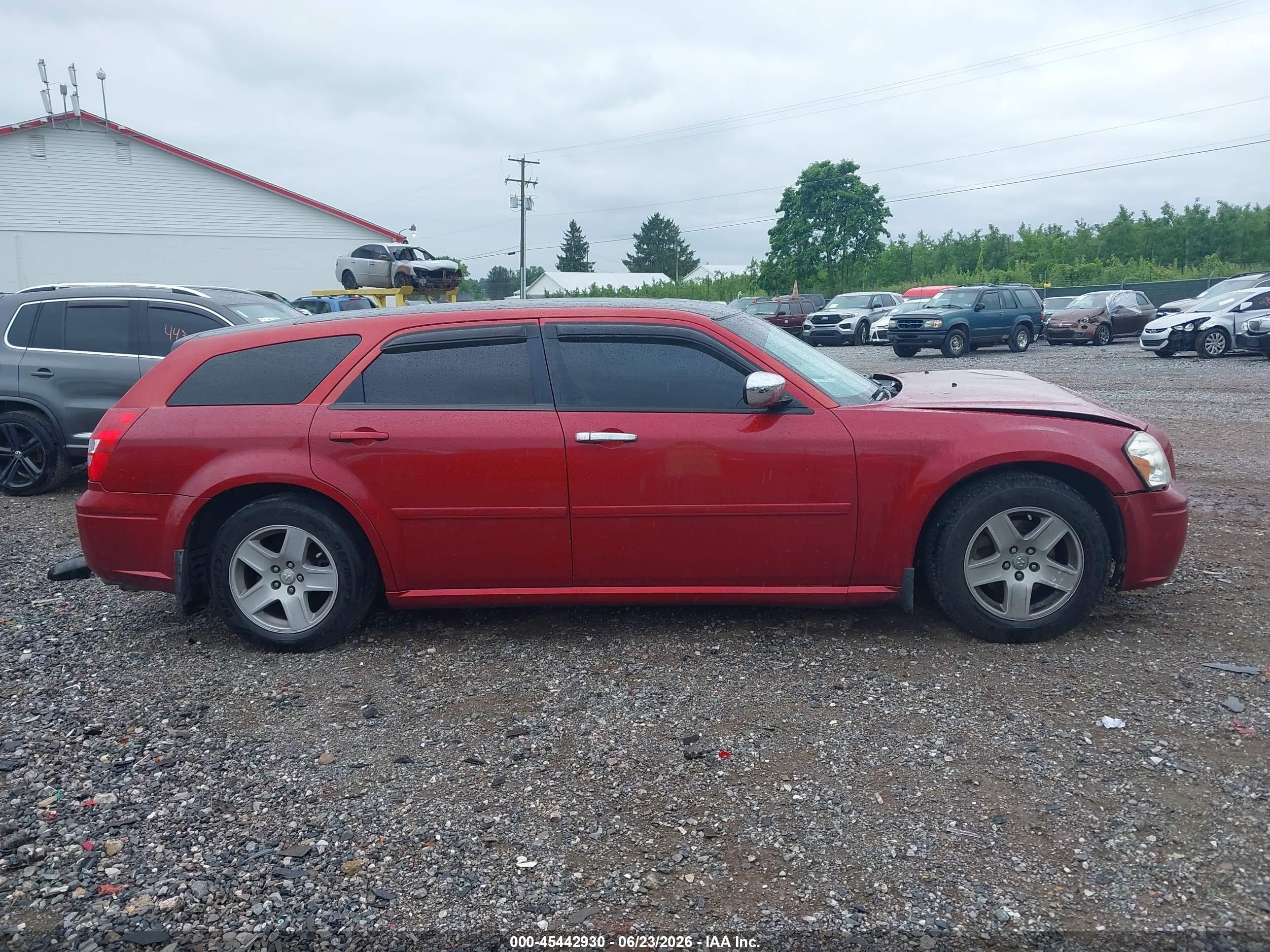 2005 Dodge Magnum Se Red vin: 2D4FV48V55H129327