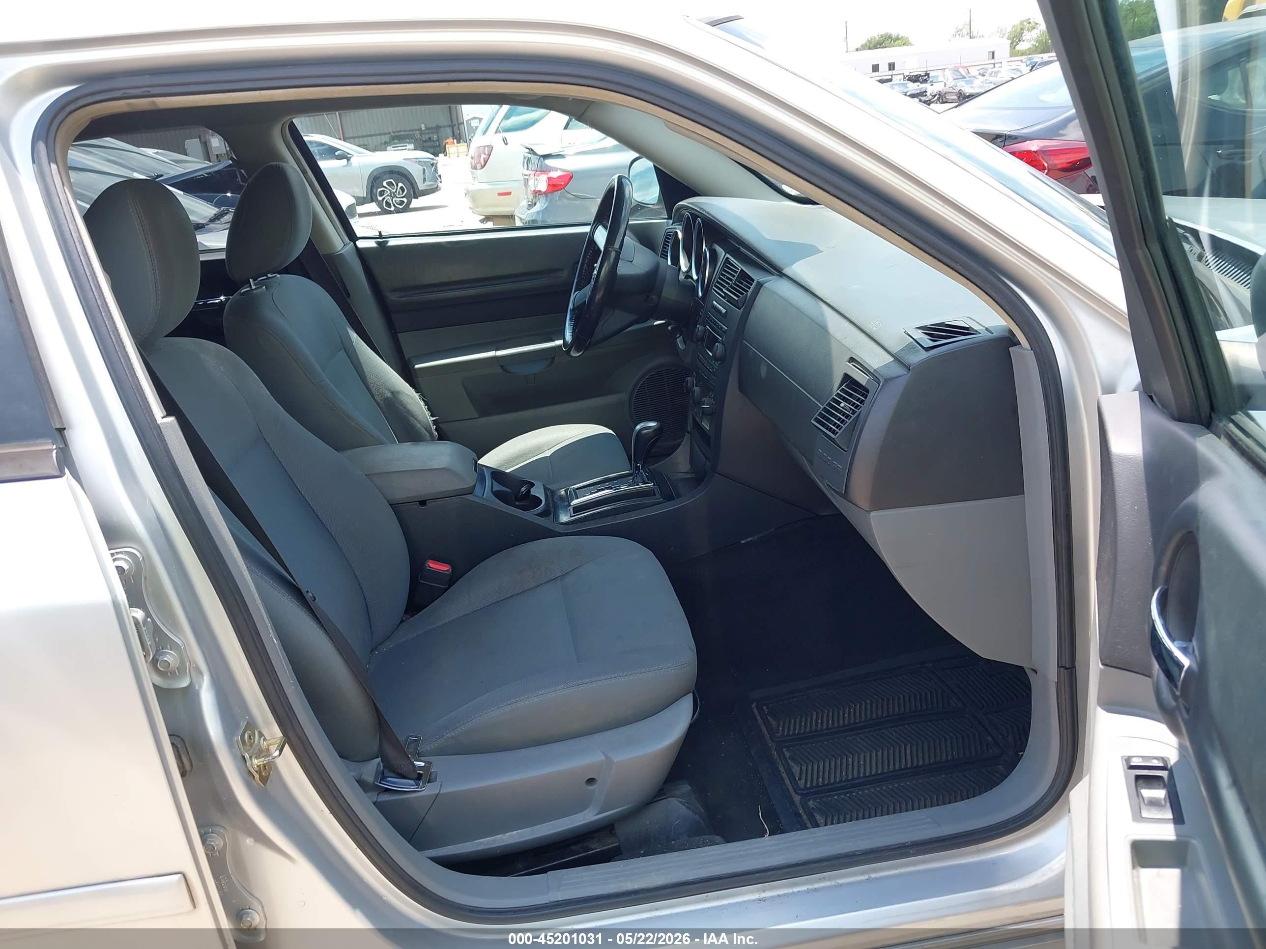 2005 Dodge Magnum   Silver vin: 2D4FV48V95H559264