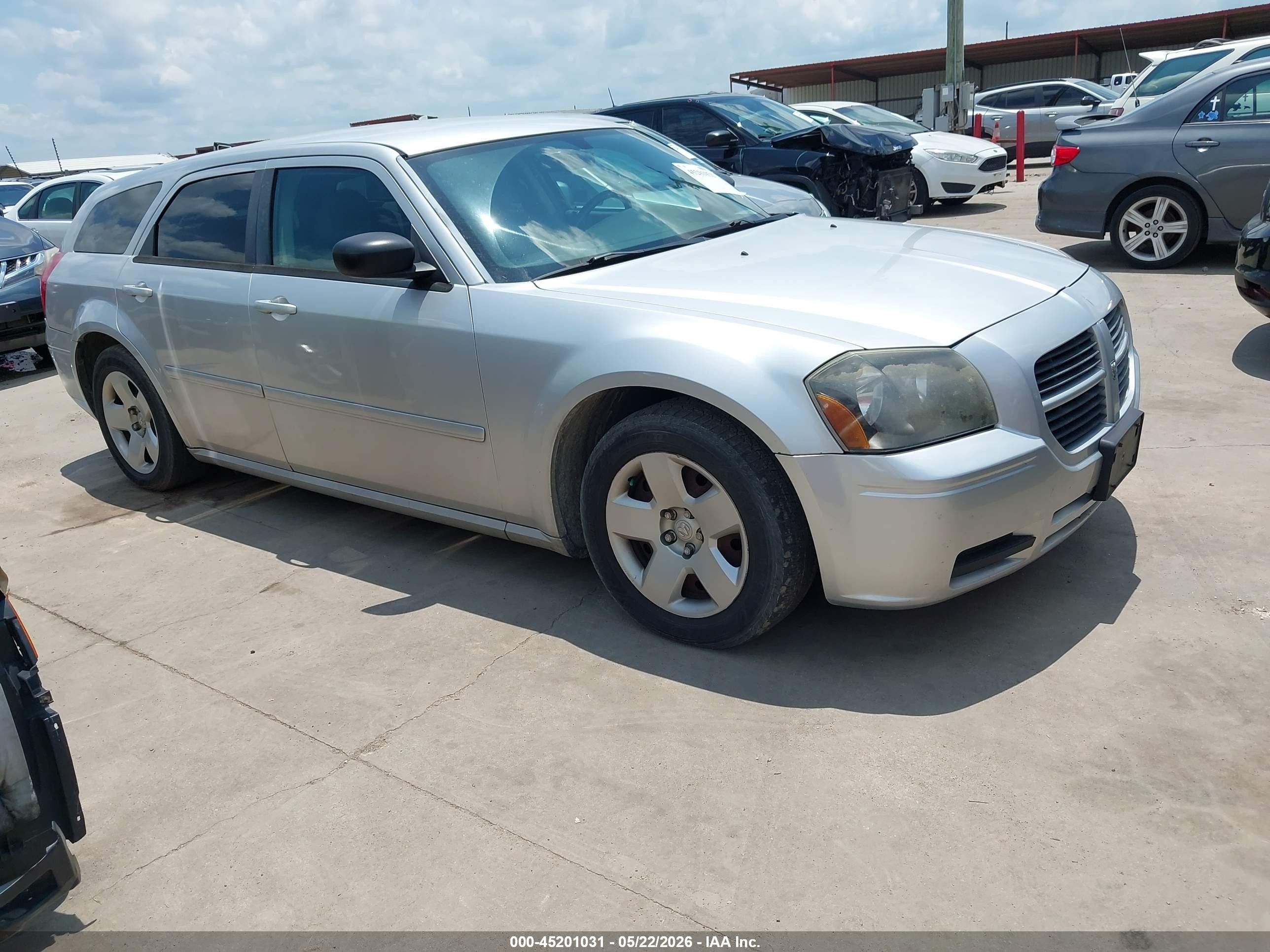 2005 Dodge Magnum   Silver vin: 2D4FV48V95H559264