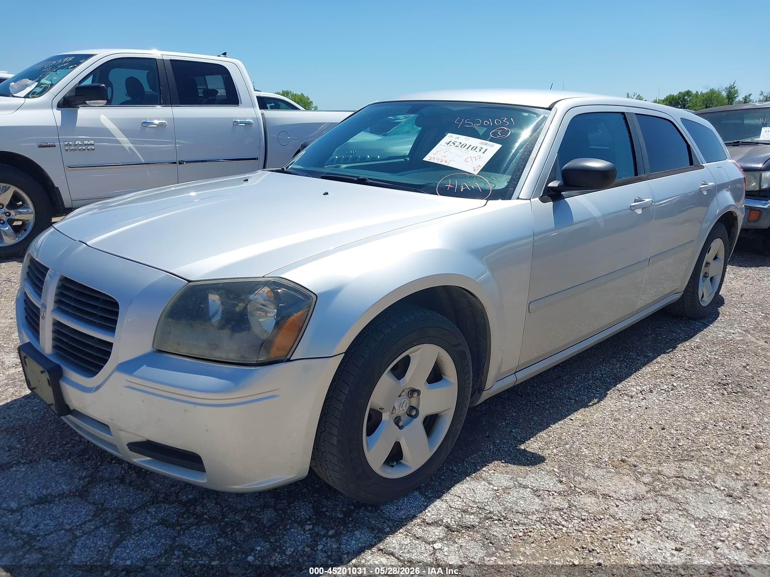 2005 Dodge Magnum   Silver vin: 2D4FV48V95H559264