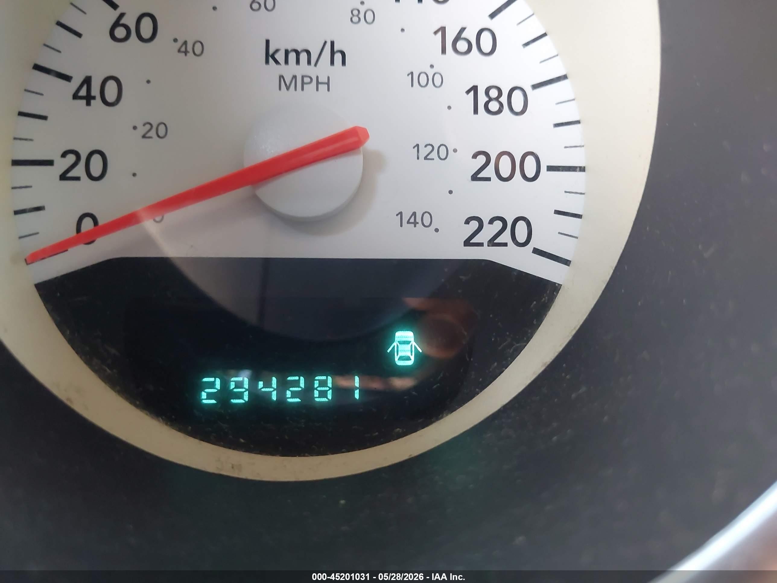2005 Dodge Magnum   Silver vin: 2D4FV48V95H559264