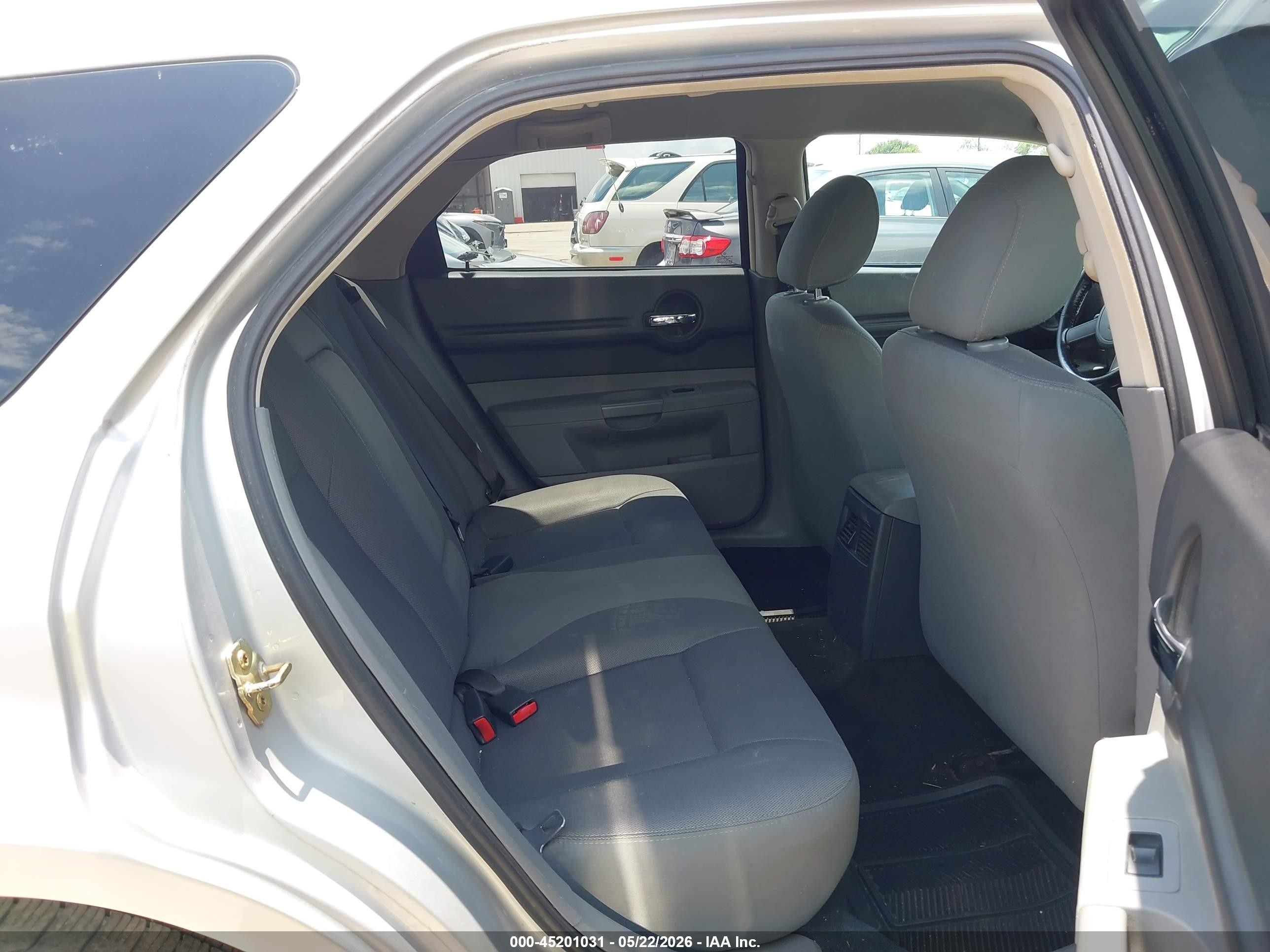 2005 Dodge Magnum   Silver vin: 2D4FV48V95H559264