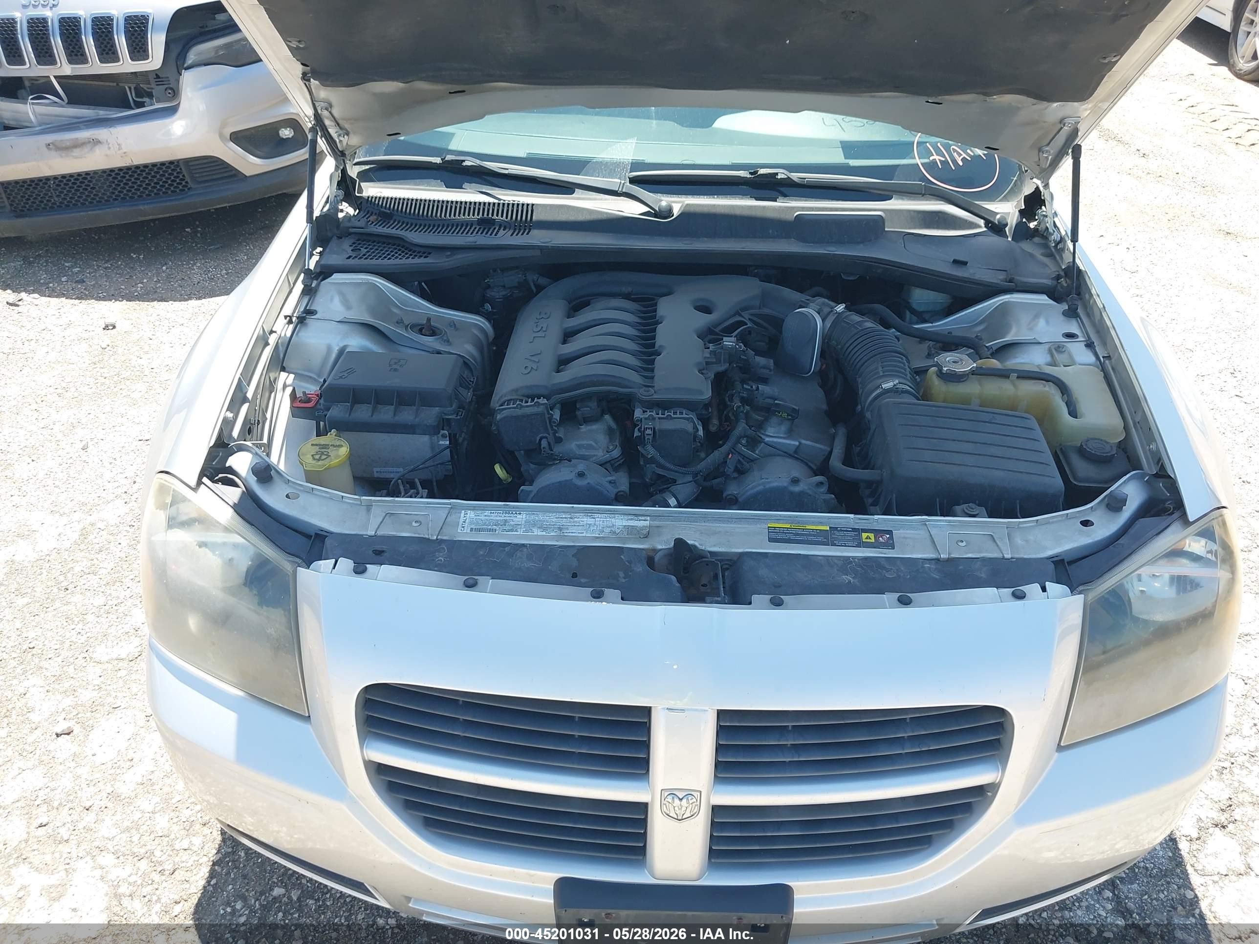 2005 Dodge Magnum   Silver vin: 2D4FV48V95H559264