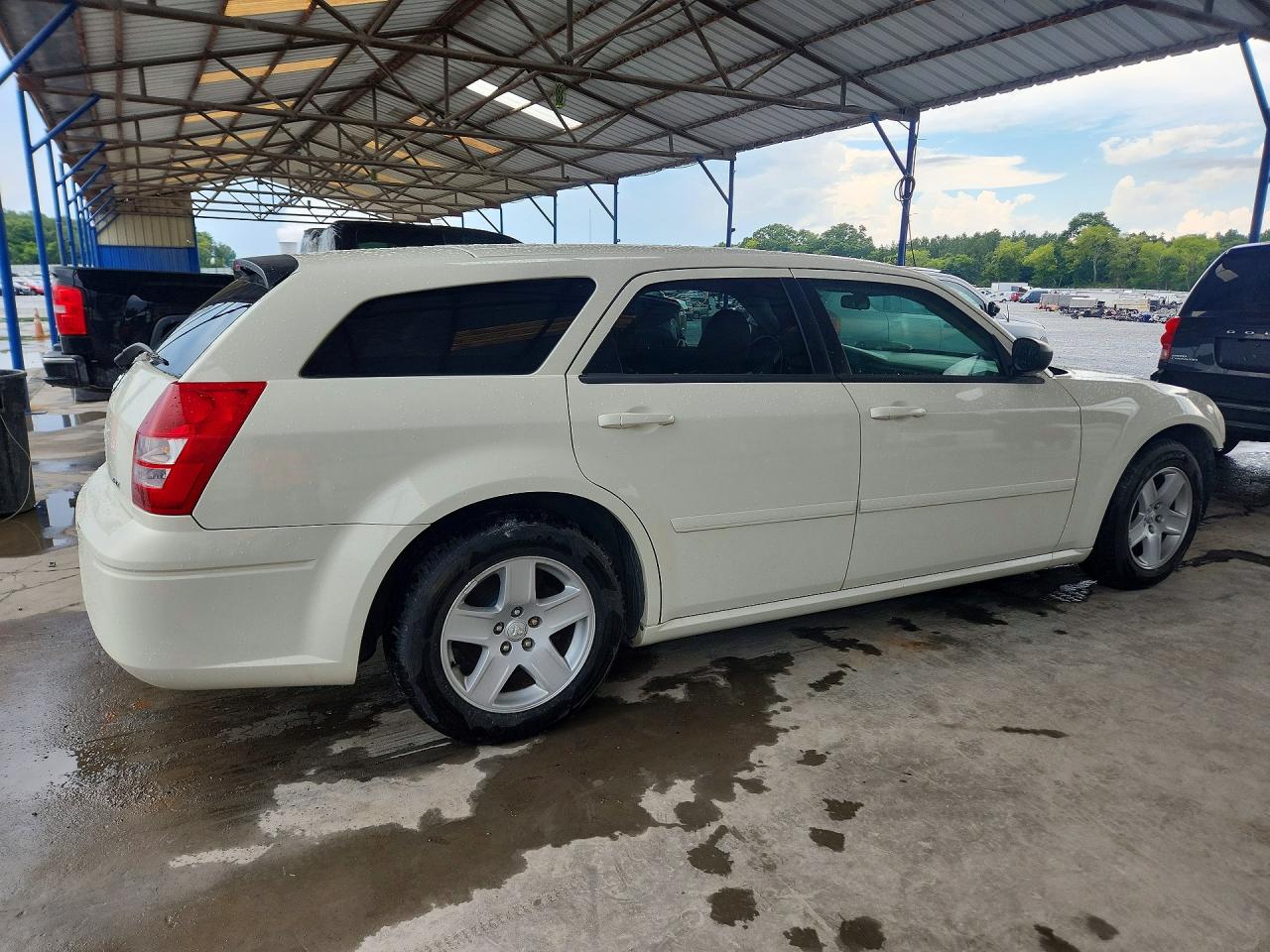 2005 Dodge Magnum Sxt White vin: 2D4FV48VX5H556941