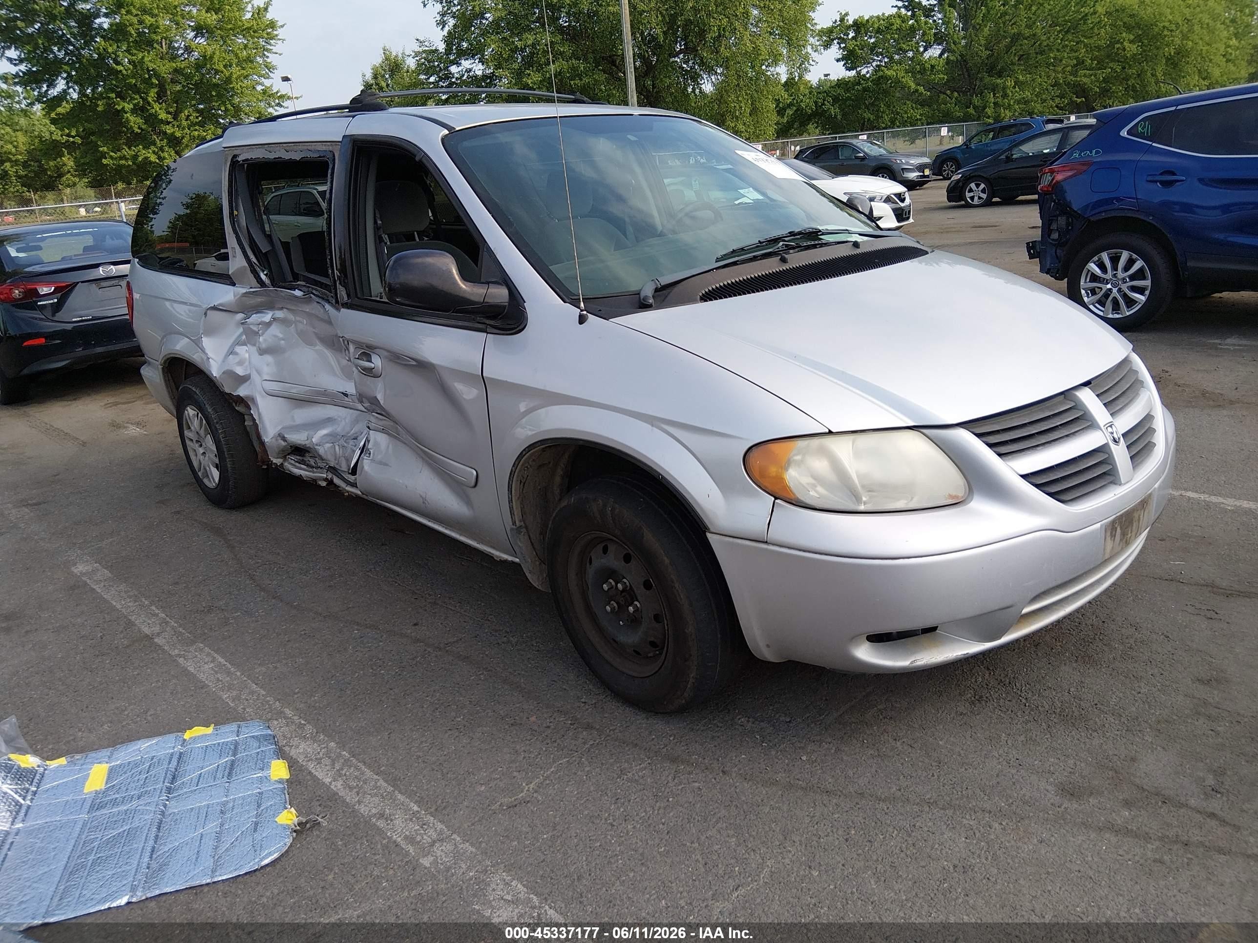 2005 Dodge Grand Caravan Se Silver vin: 2D4GP24R05R144534
