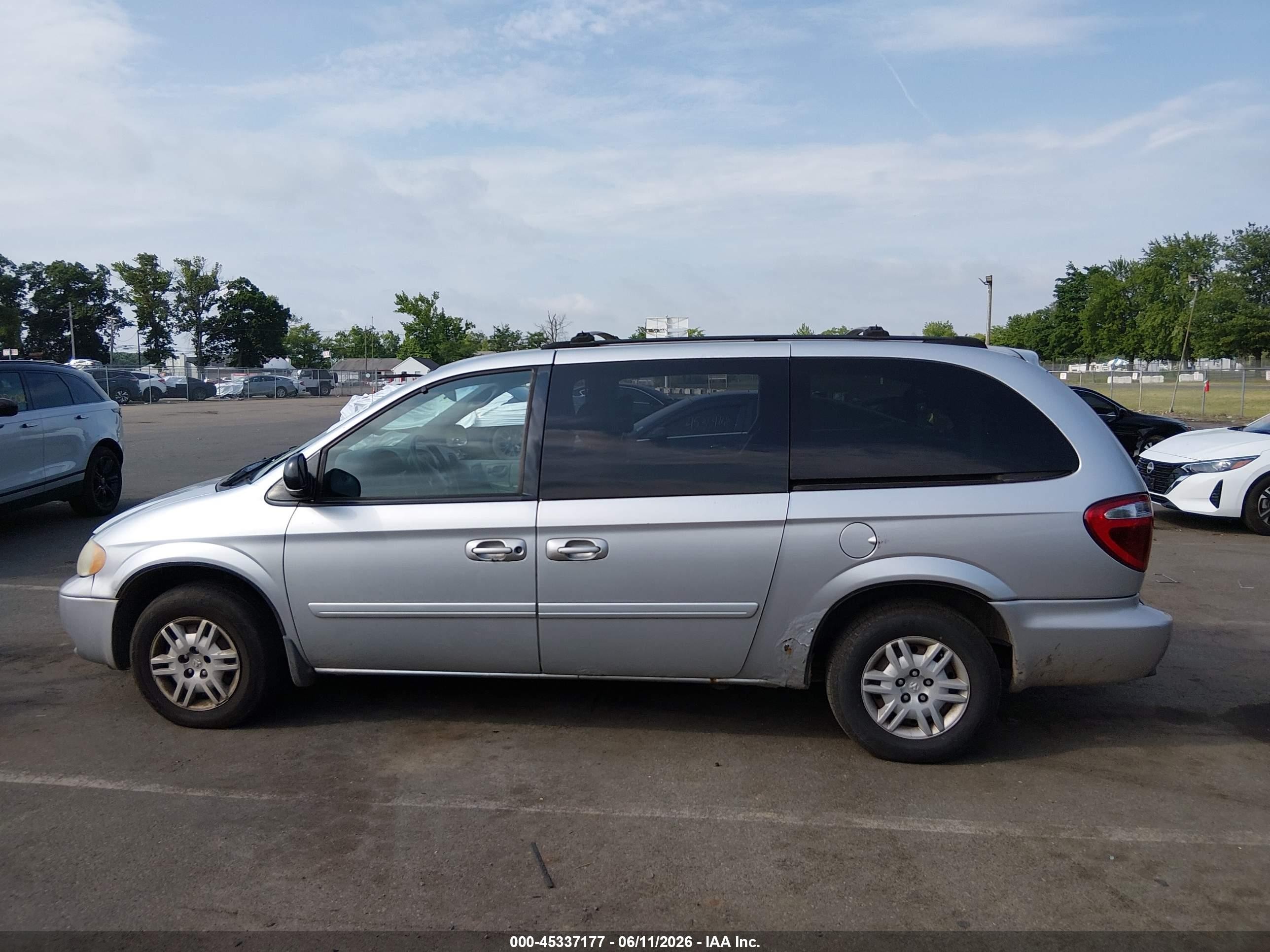 2005 Dodge Grand Caravan Se Silver vin: 2D4GP24R05R144534