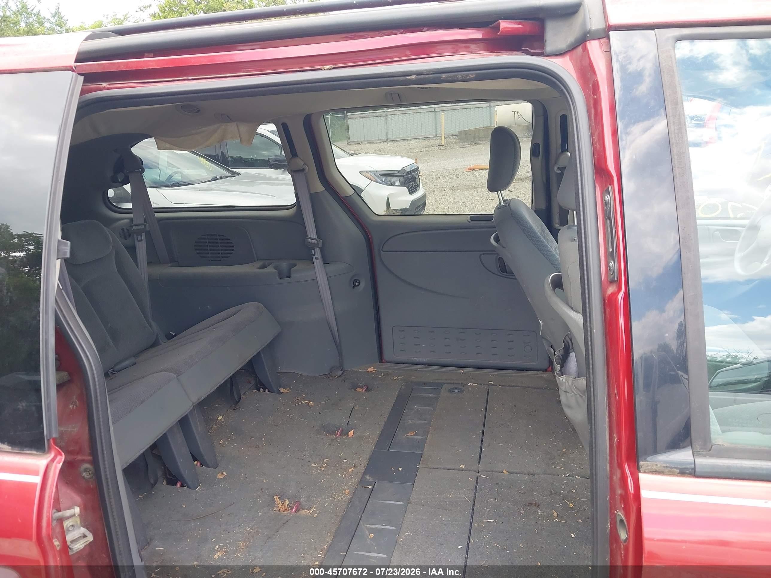 2005 Dodge Grand Caravan Se Red vin: 2D4GP24R05R296023