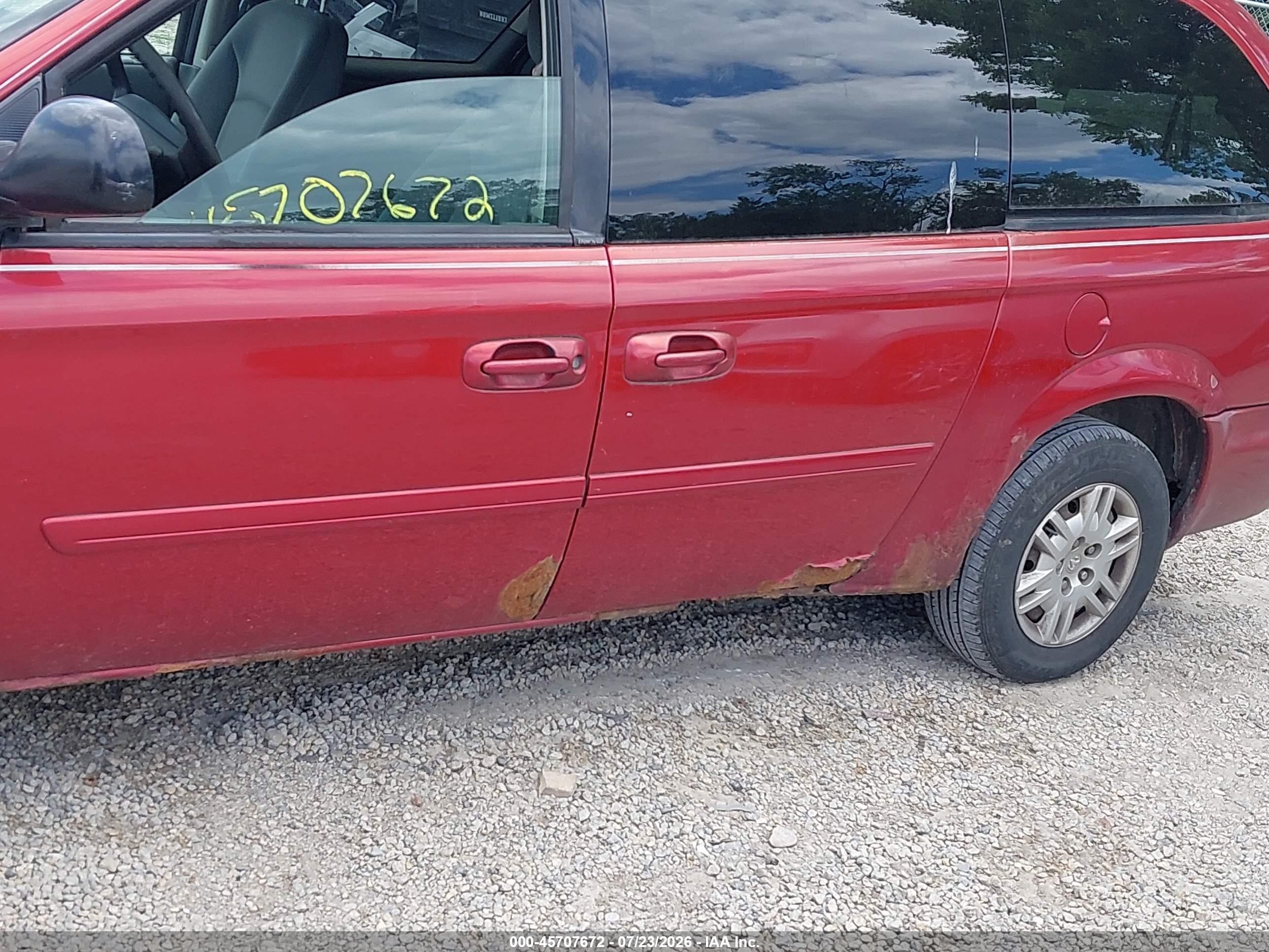 2005 Dodge Grand Caravan Se Red vin: 2D4GP24R05R296023