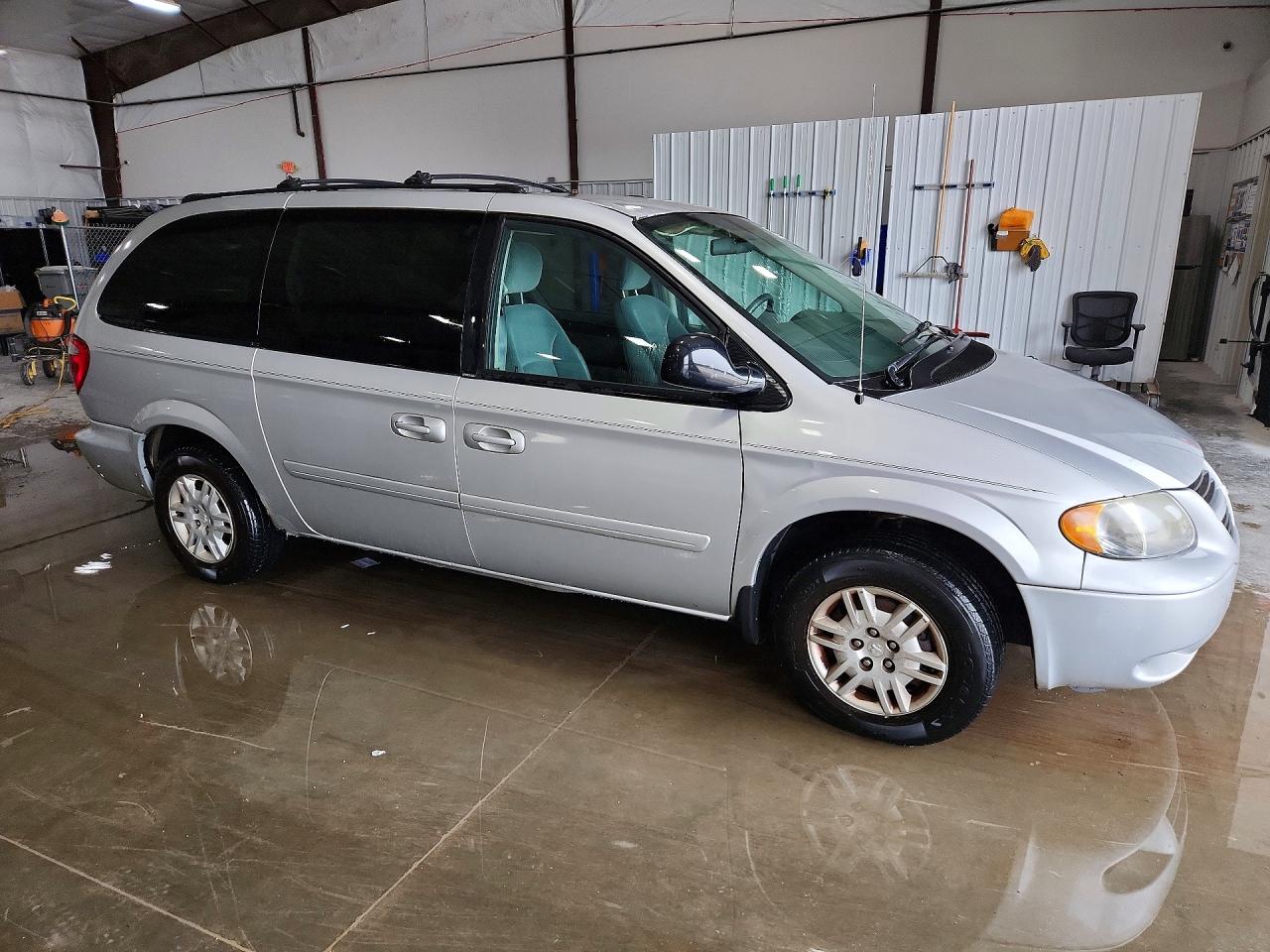 2005 Dodge Grand Caravan Se Silver vin: 2D4GP24R15R268957