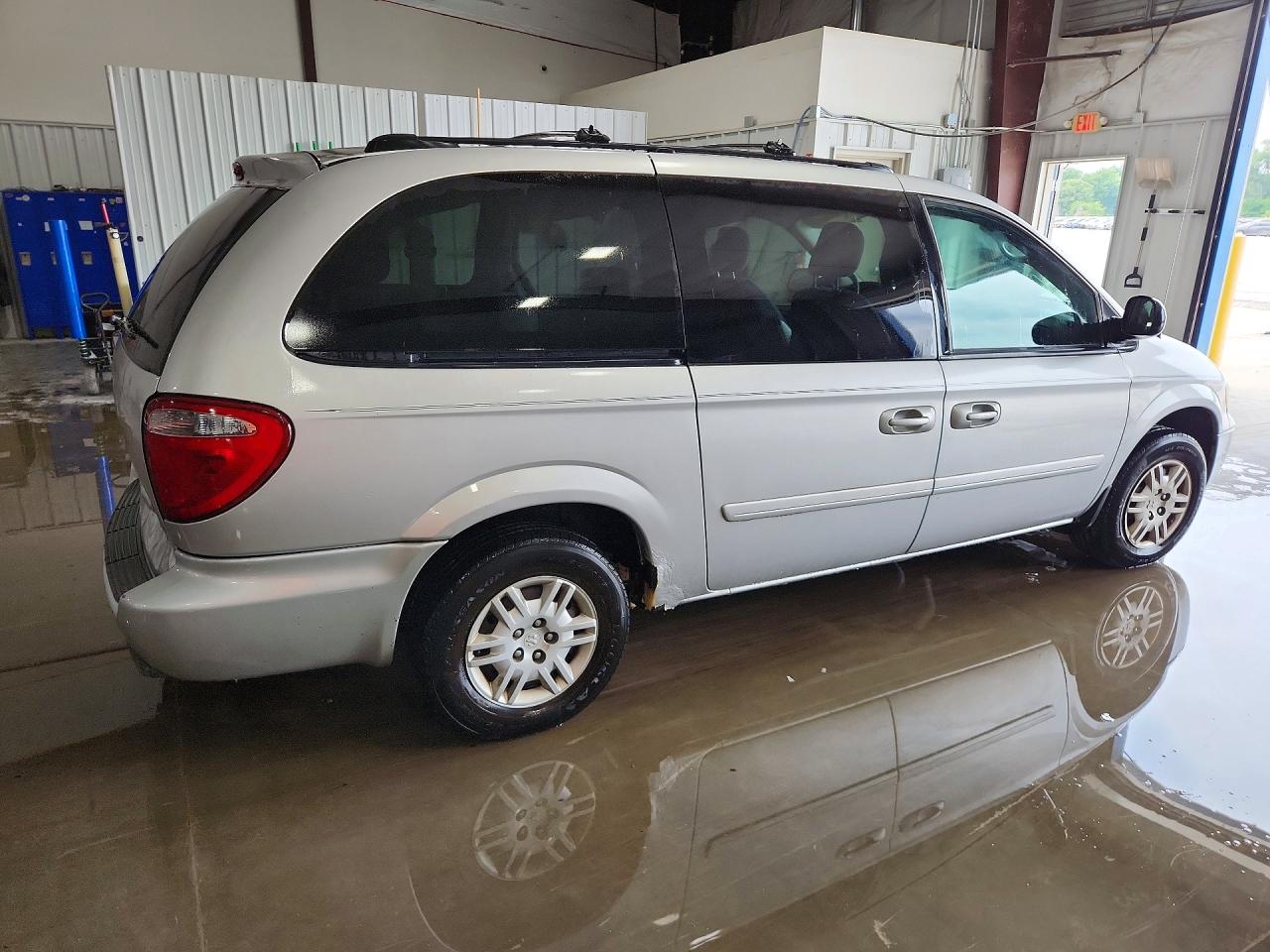 2005 Dodge Grand Caravan Se Silver vin: 2D4GP24R15R268957