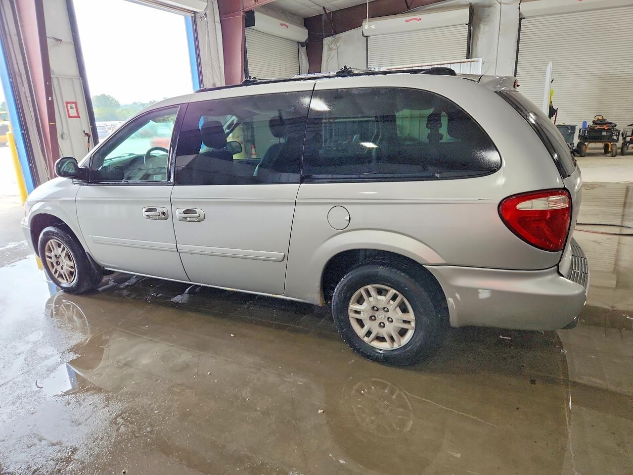 2005 Dodge Grand Caravan Se Silver vin: 2D4GP24R15R268957