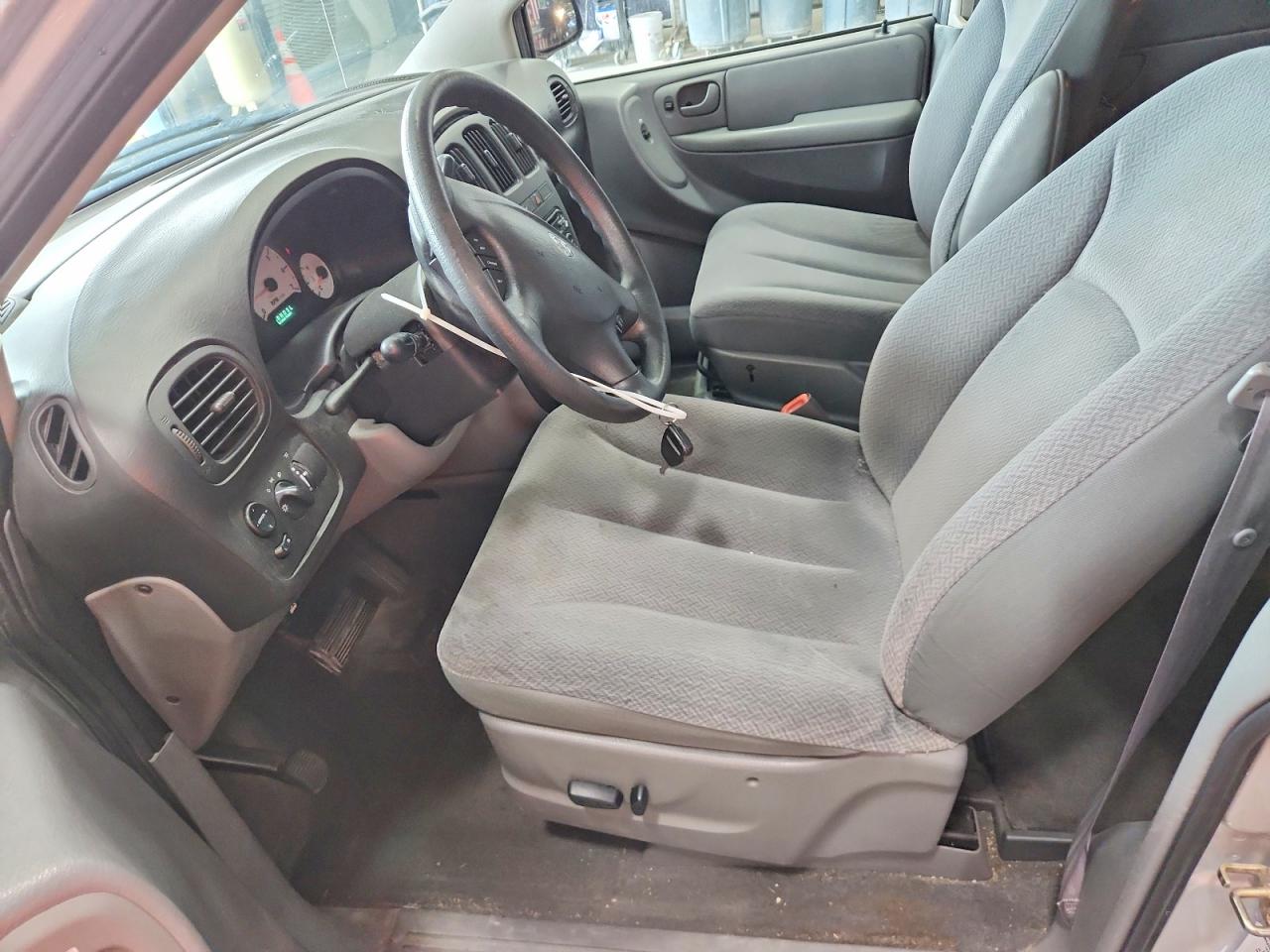 2005 Dodge Grand Caravan Se Silver vin: 2D4GP24R15R268957