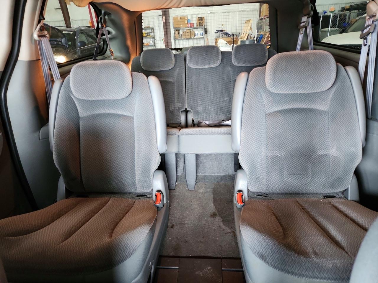 2005 Dodge Grand Caravan Se Silver vin: 2D4GP24R15R268957