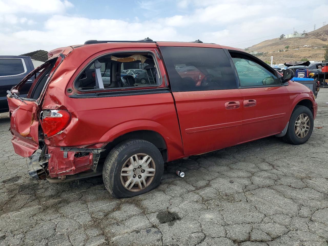 2005 Dodge Grand Caravan Se Red vin: 2D4GP24R55R349279