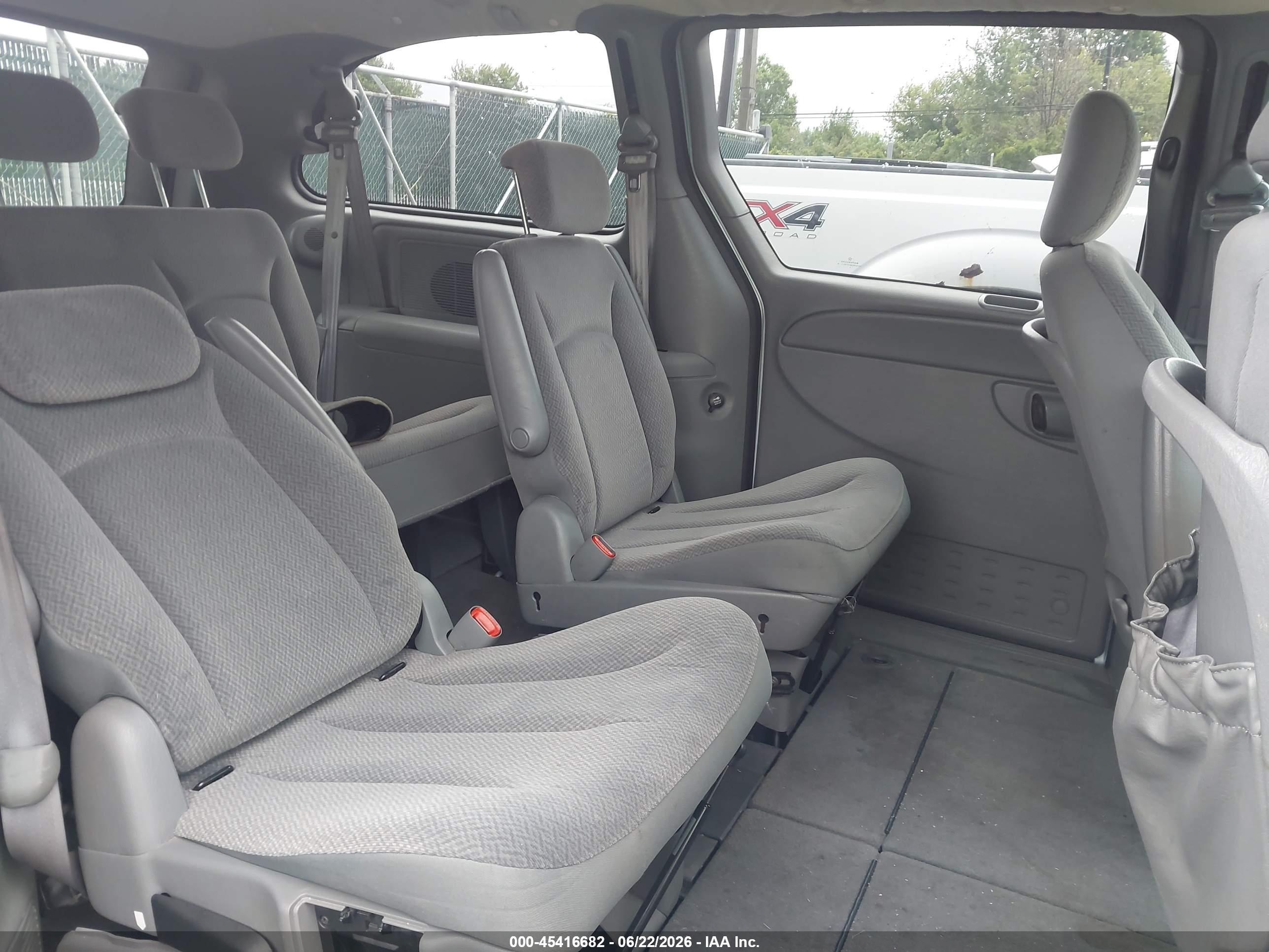 2005 Dodge Grand Caravan Se Blue vin: 2D4GP24R95R162949