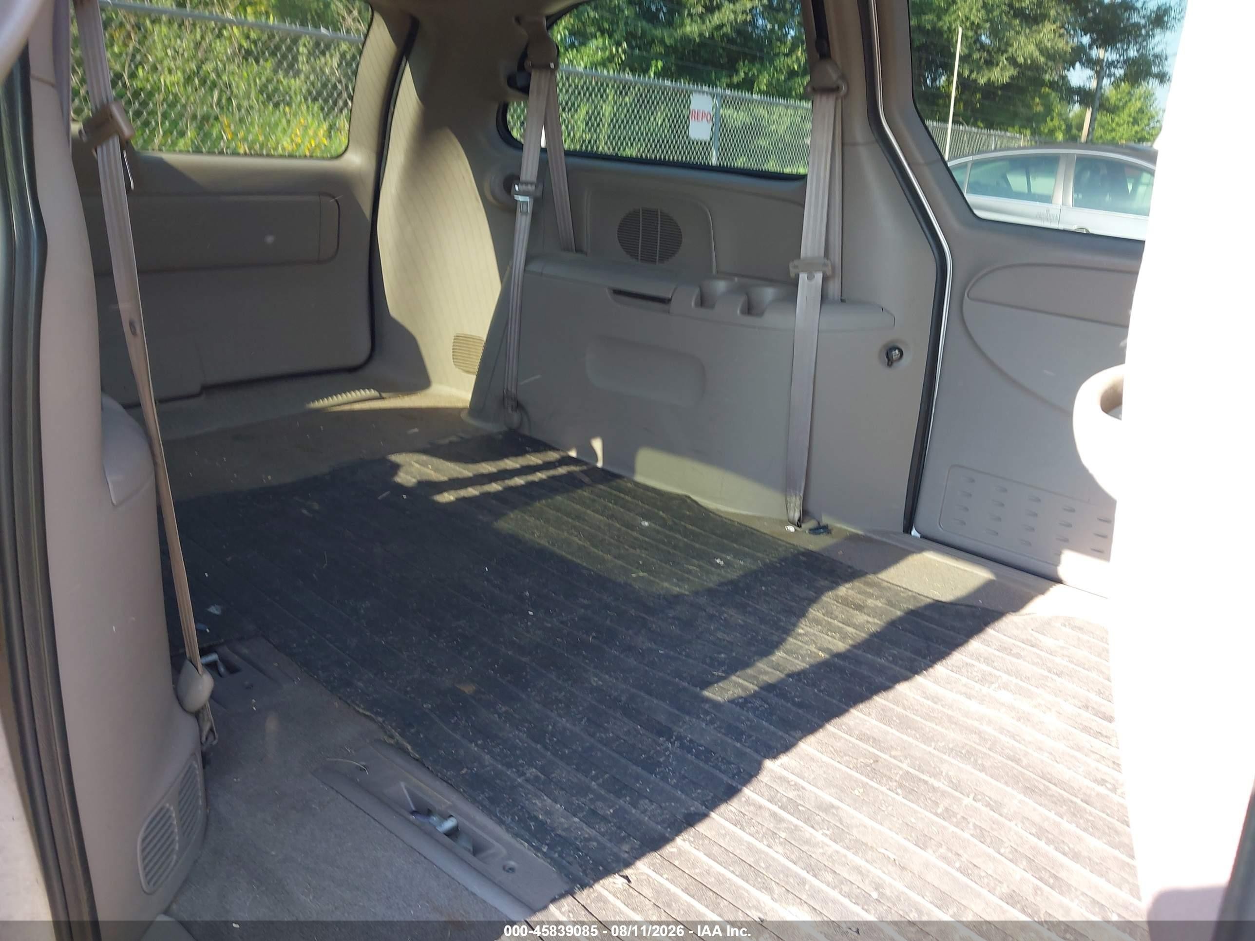 2003 Dodge Grand Caravan El Silver vin: 2D4GP34LX3R159184