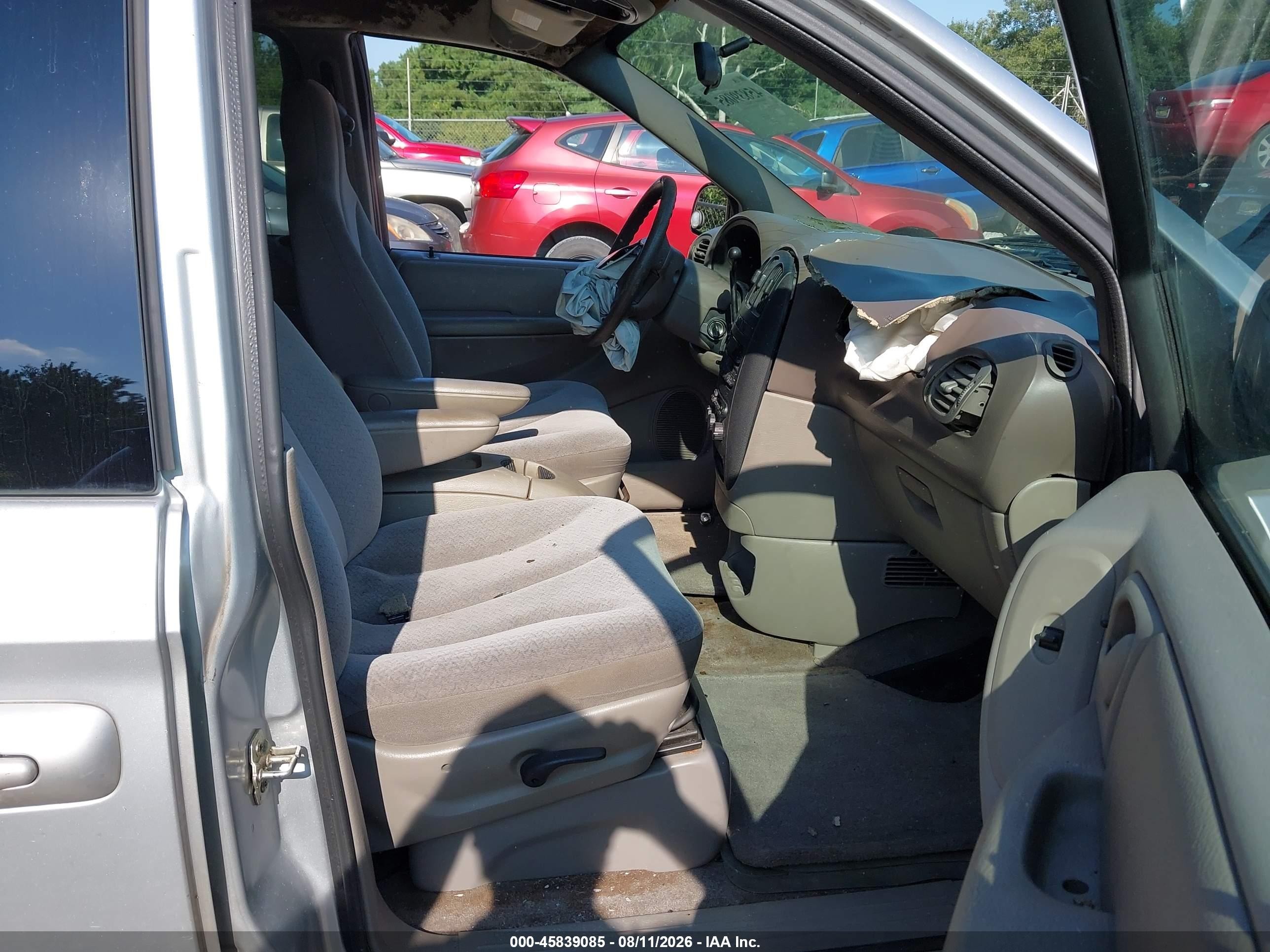 2003 Dodge Grand Caravan El Silver vin: 2D4GP34LX3R159184