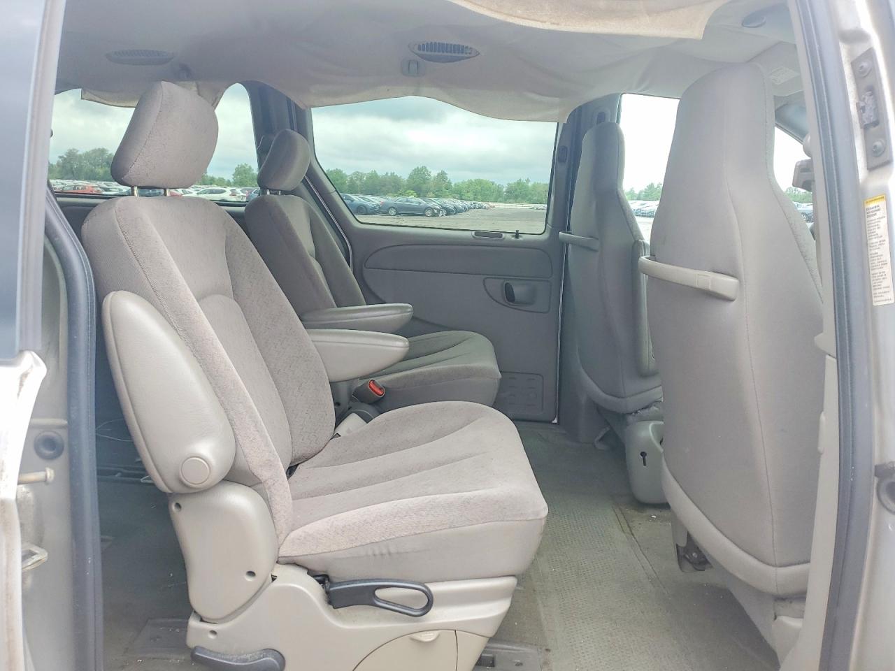 2003 Dodge Grand Caravan Sport Серебряный vin: 2D4GP44353R110819