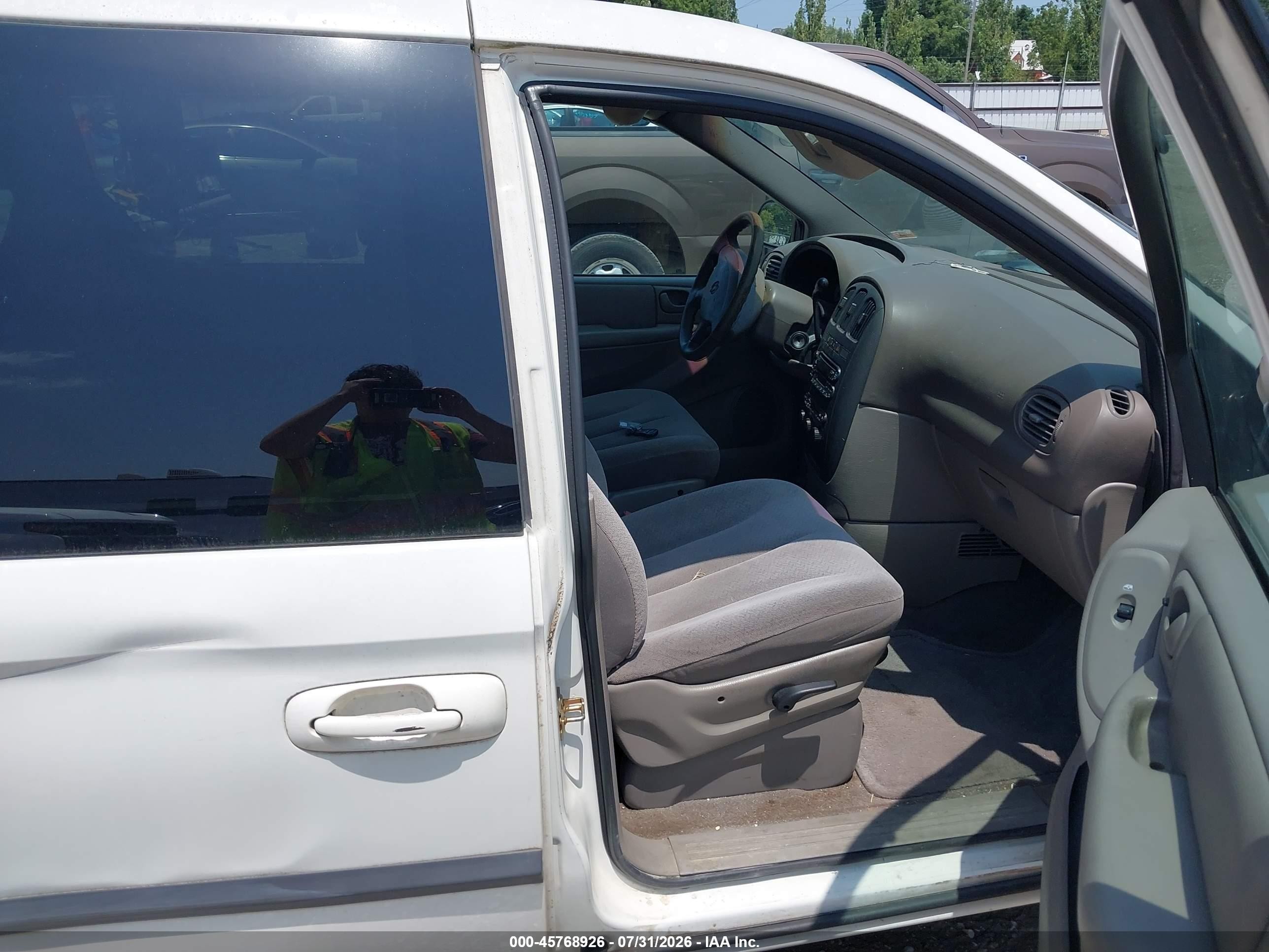 2003 Dodge Grand Caravan Sport White vin: 2D4GP44383R211711