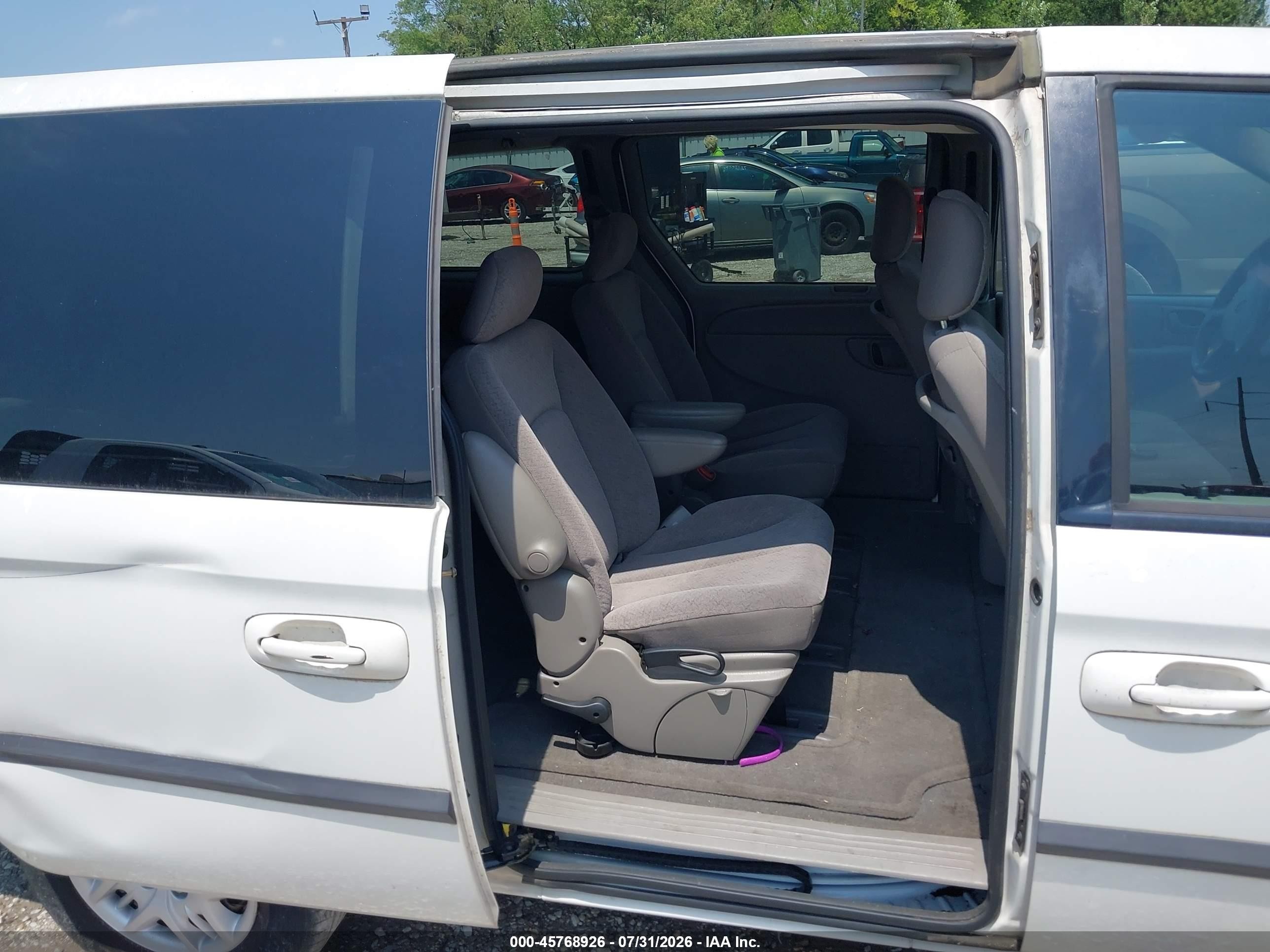 2003 Dodge Grand Caravan Sport White vin: 2D4GP44383R211711