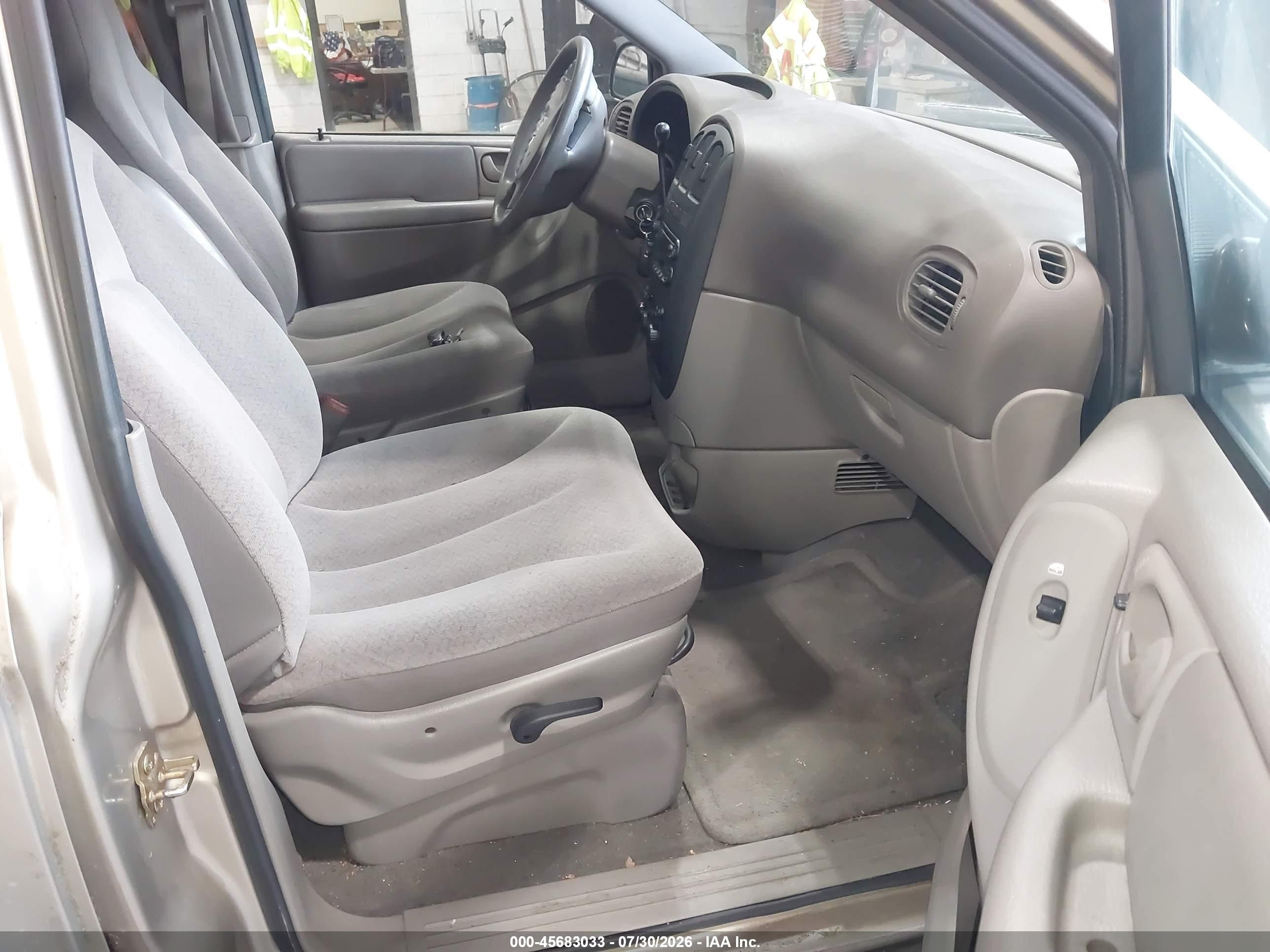2003 Dodge Grand Caravan Sport Gold vin: 2D4GP44393R220384