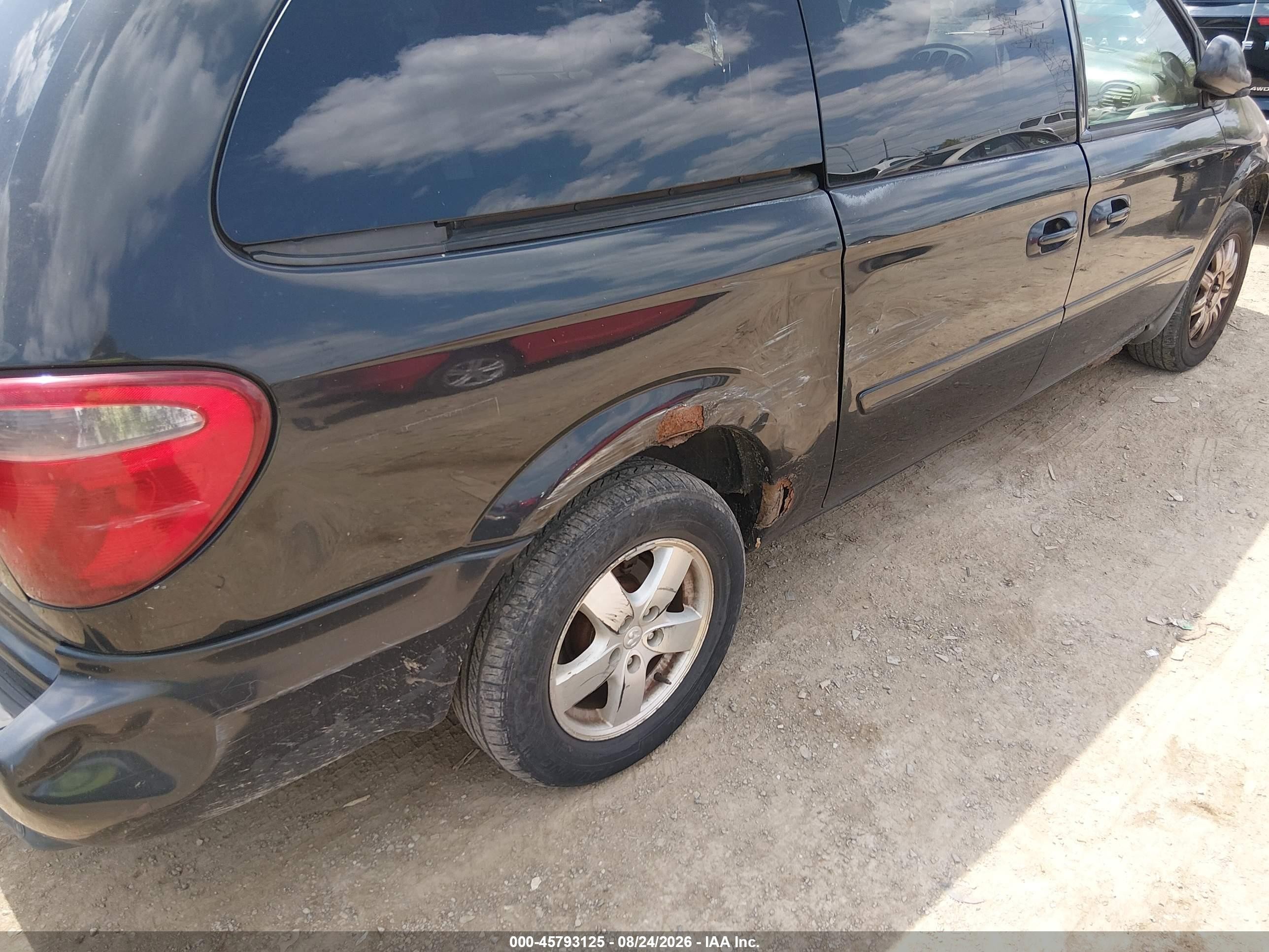 2005 Dodge Grand Caravan Sxt Black vin: 2D4GP44L05R134545