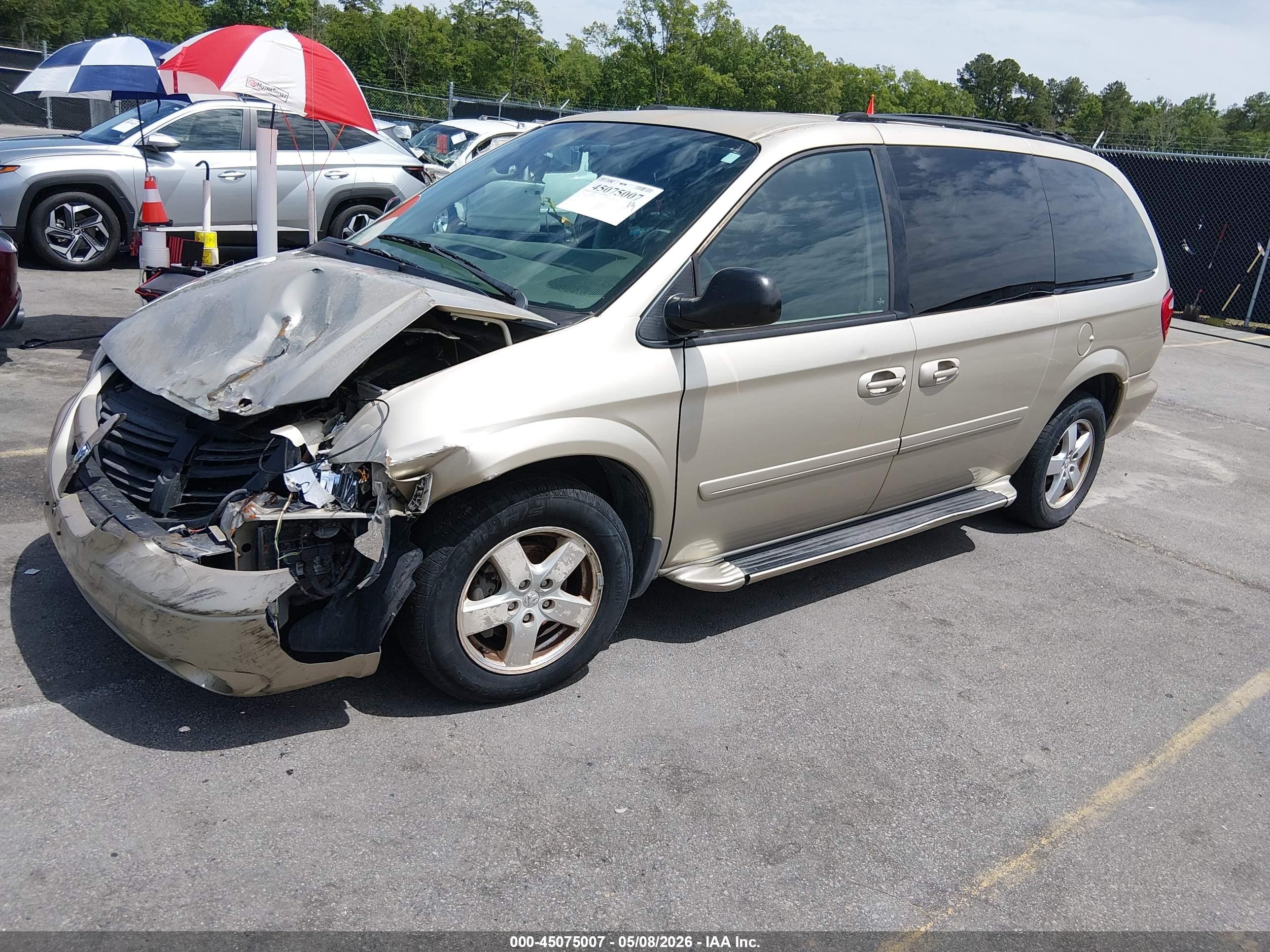 2005 Dodge Grand Caravan Sxt Gold vin: 2D4GP44L05R516333