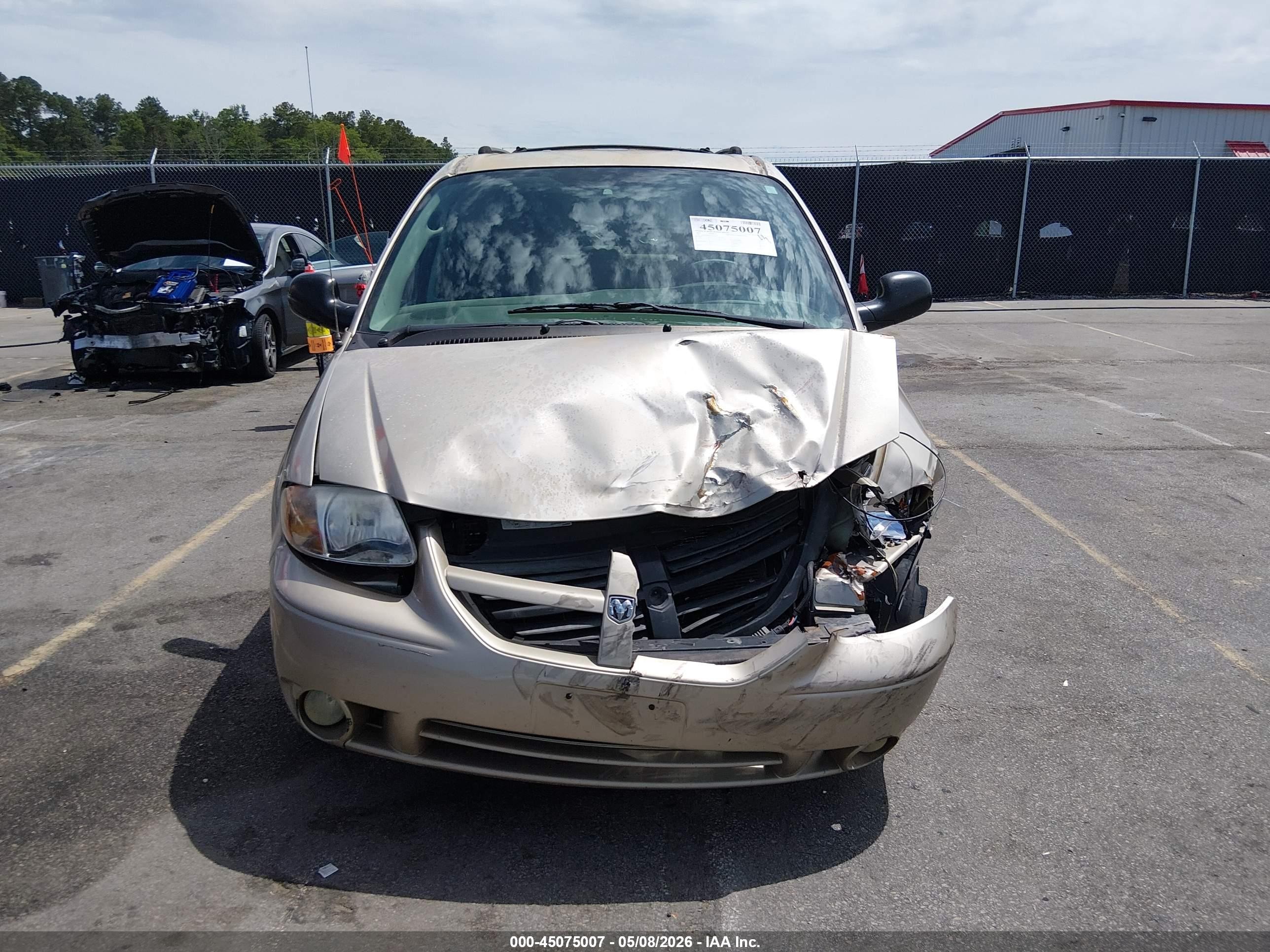 2005 Dodge Grand Caravan Sxt Gold vin: 2D4GP44L05R516333